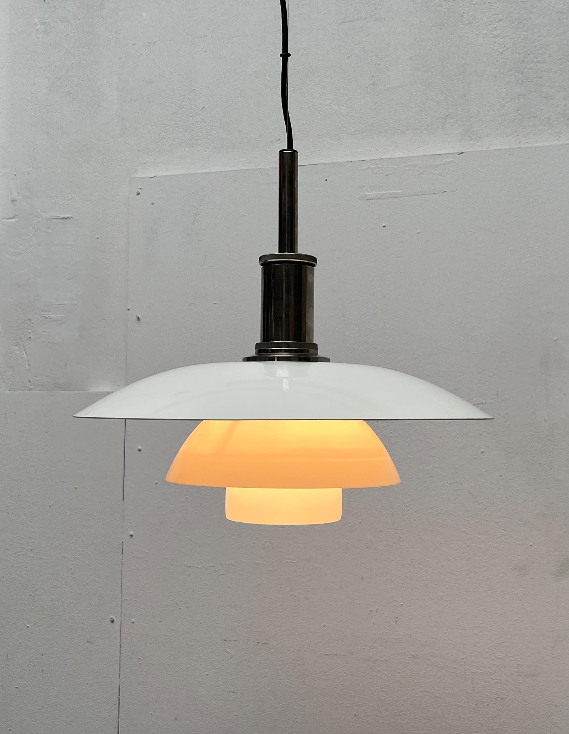 Mediados de siglo Ph 4 1/2 - 4u2028 Colgante de metal y cristal Poul Henningsen Louis Poulsen Moderno de mediados de siglo en venta