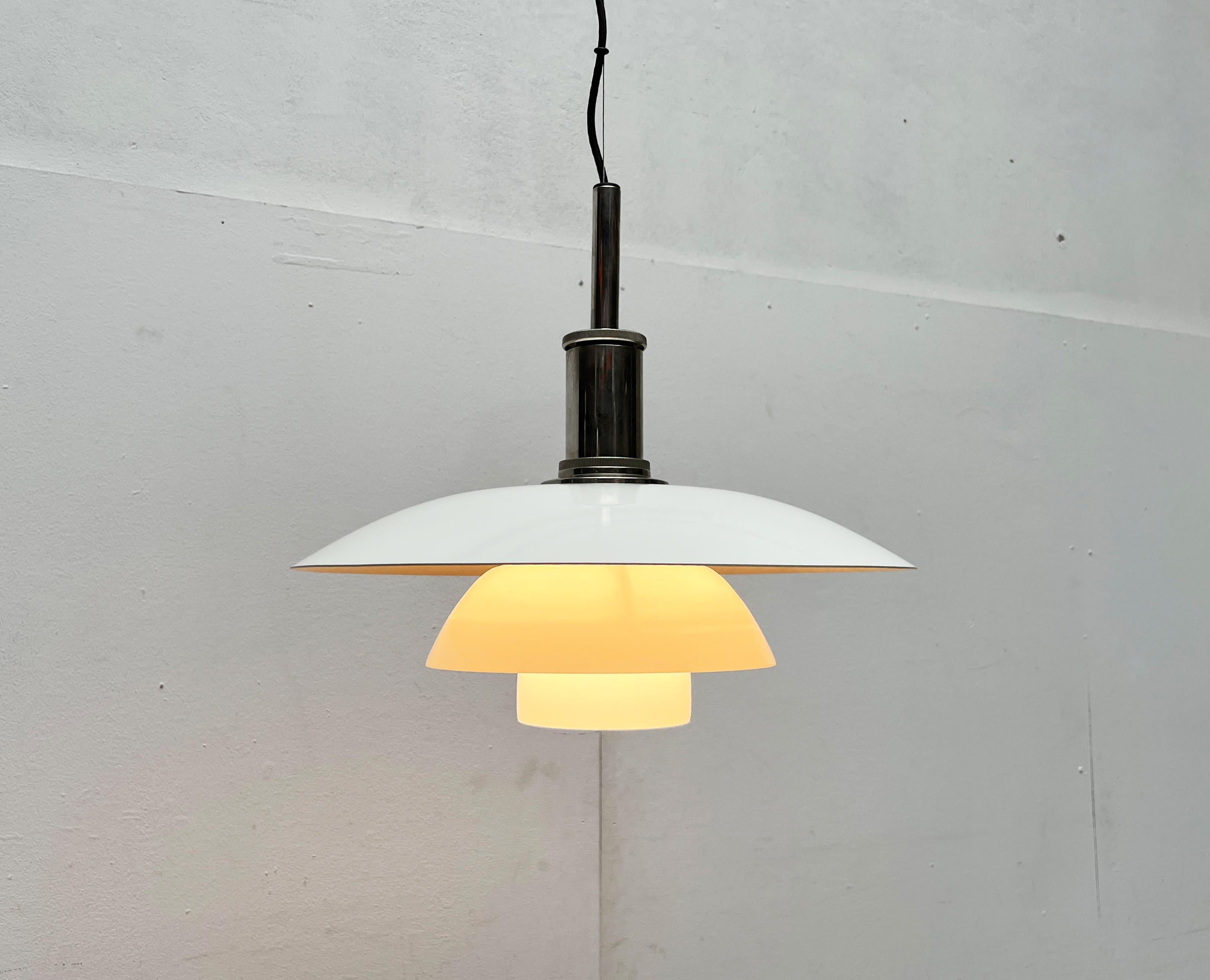Mediados de siglo Ph 4 1/2 - 4u2028 Colgante de metal y cristal Poul Henningsen Louis Poulsen Metal en venta