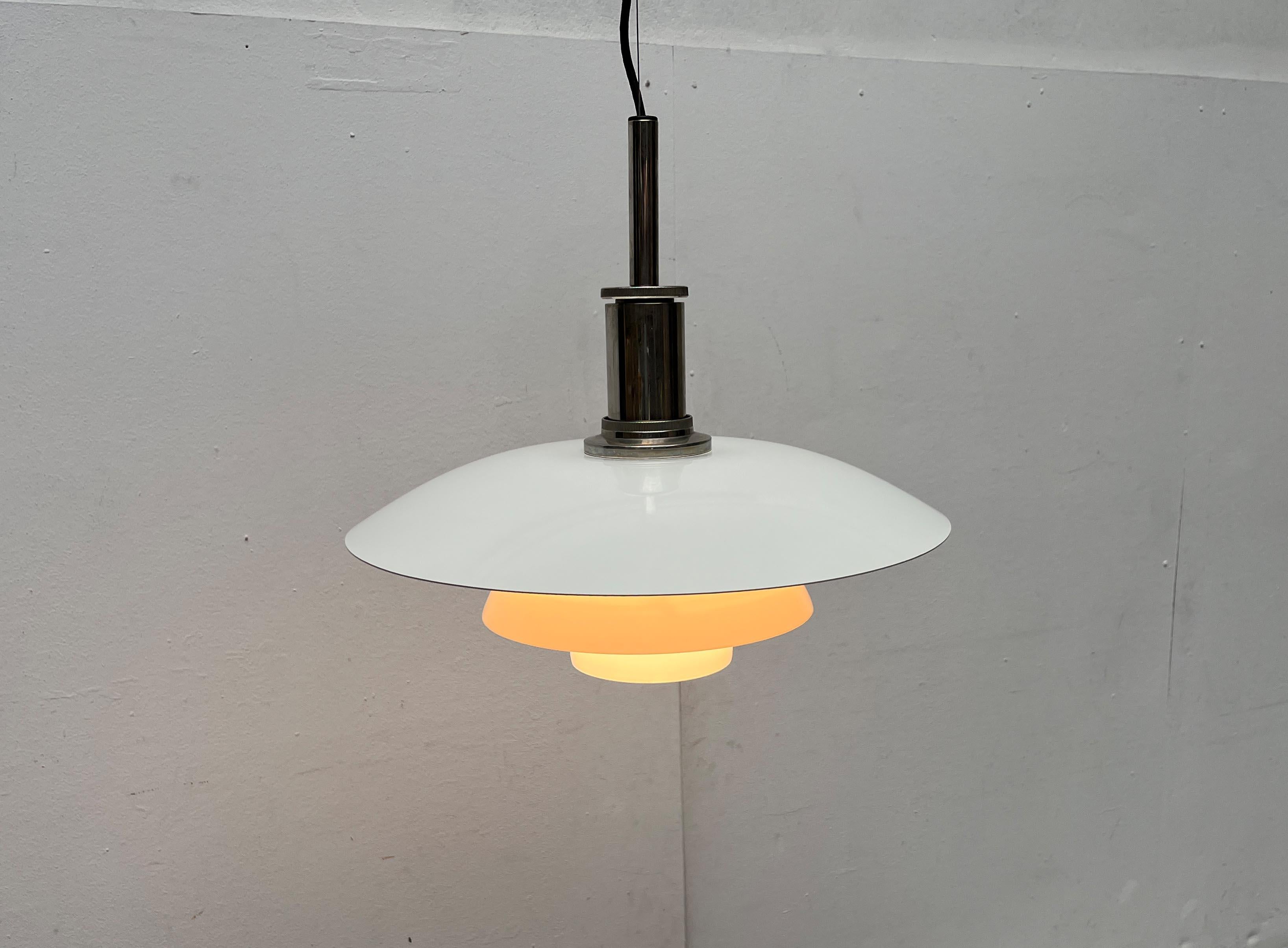 Mediados de siglo Ph 4 1/2 - 4u2028 Colgante de metal y cristal Poul Henningsen Louis Poulsen en venta 1