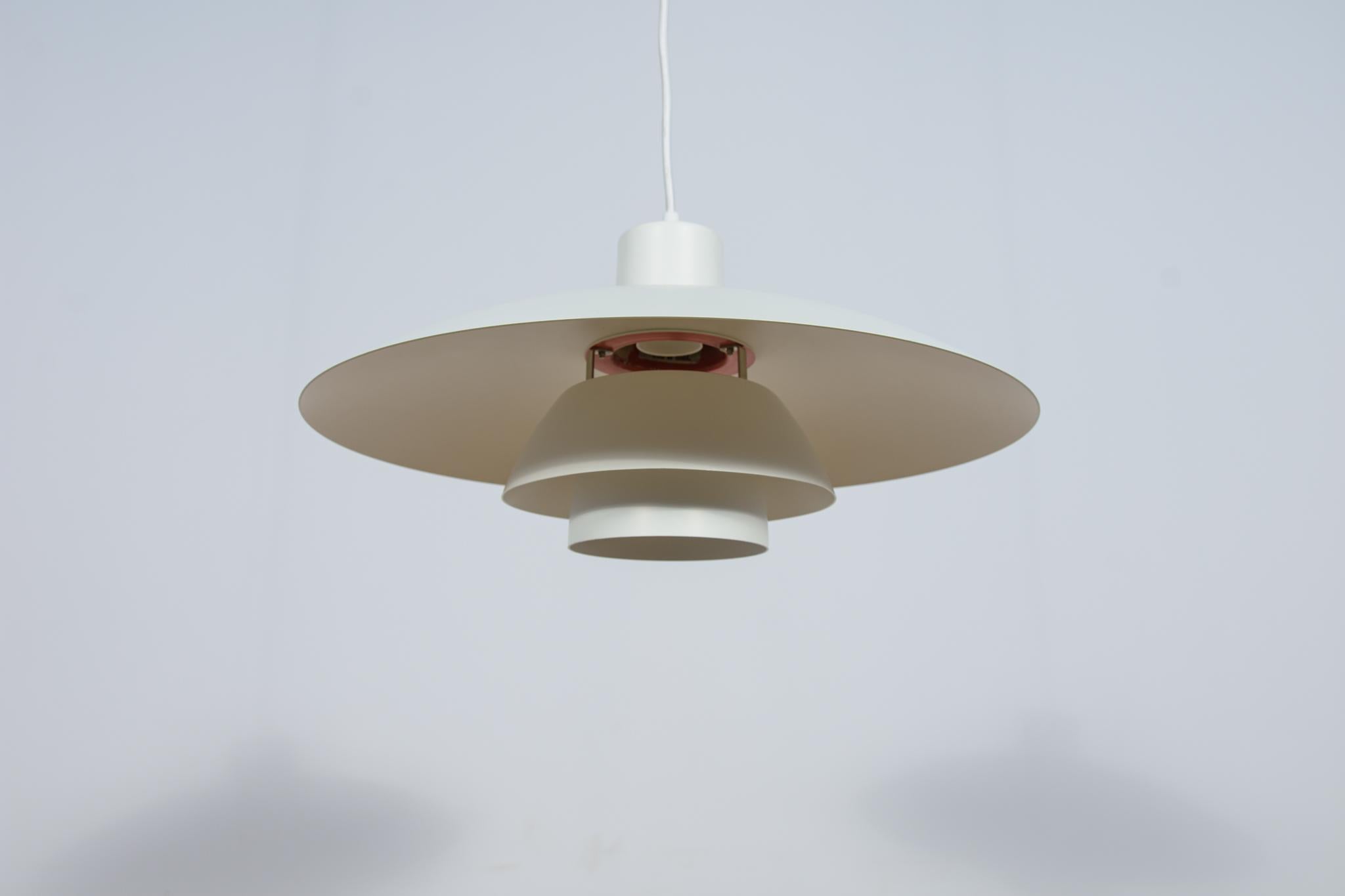 Powder-Coated Mid-Century PH4 Pendant Lamp by Poul Henningsen for Louis Poulsen, 1960 For Sale