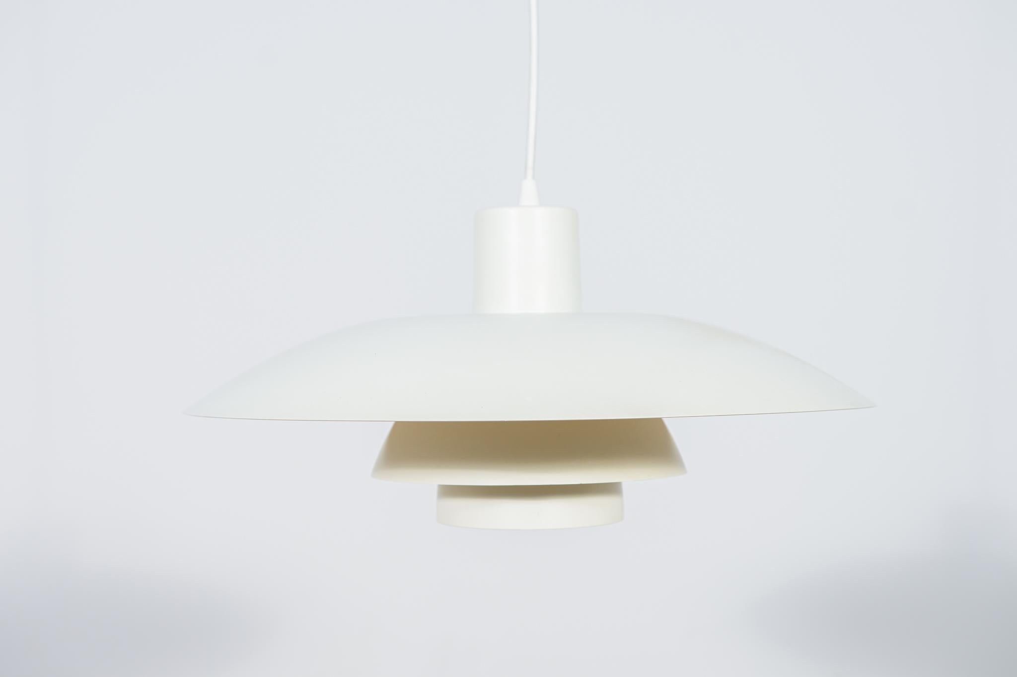 Mid-Century PH4 Pendant Lamp by Poul Henningsen for Louis Poulsen, Denmark, 1960 For Sale 3