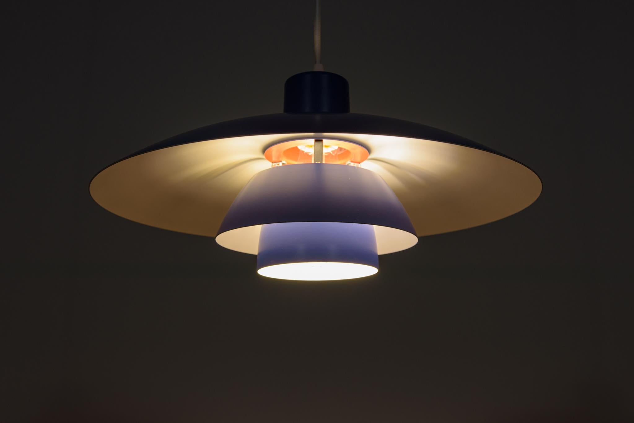 Mid-Century PH4 Pendant Lamp by Poul Henningsen for Louis Poulsen, Denmark, 1960 For Sale 2