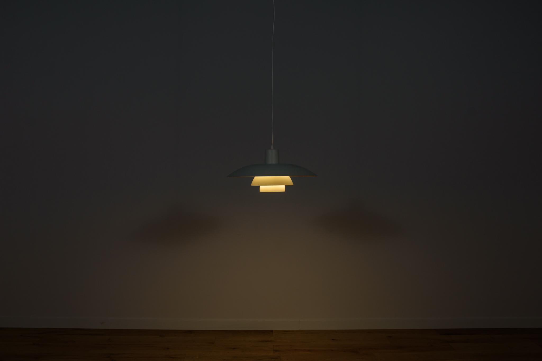 Mid-Century PH4 Pendant Lamp by Poul Henningsen for Louis Poulsen, Denmark, 1960 For Sale 4