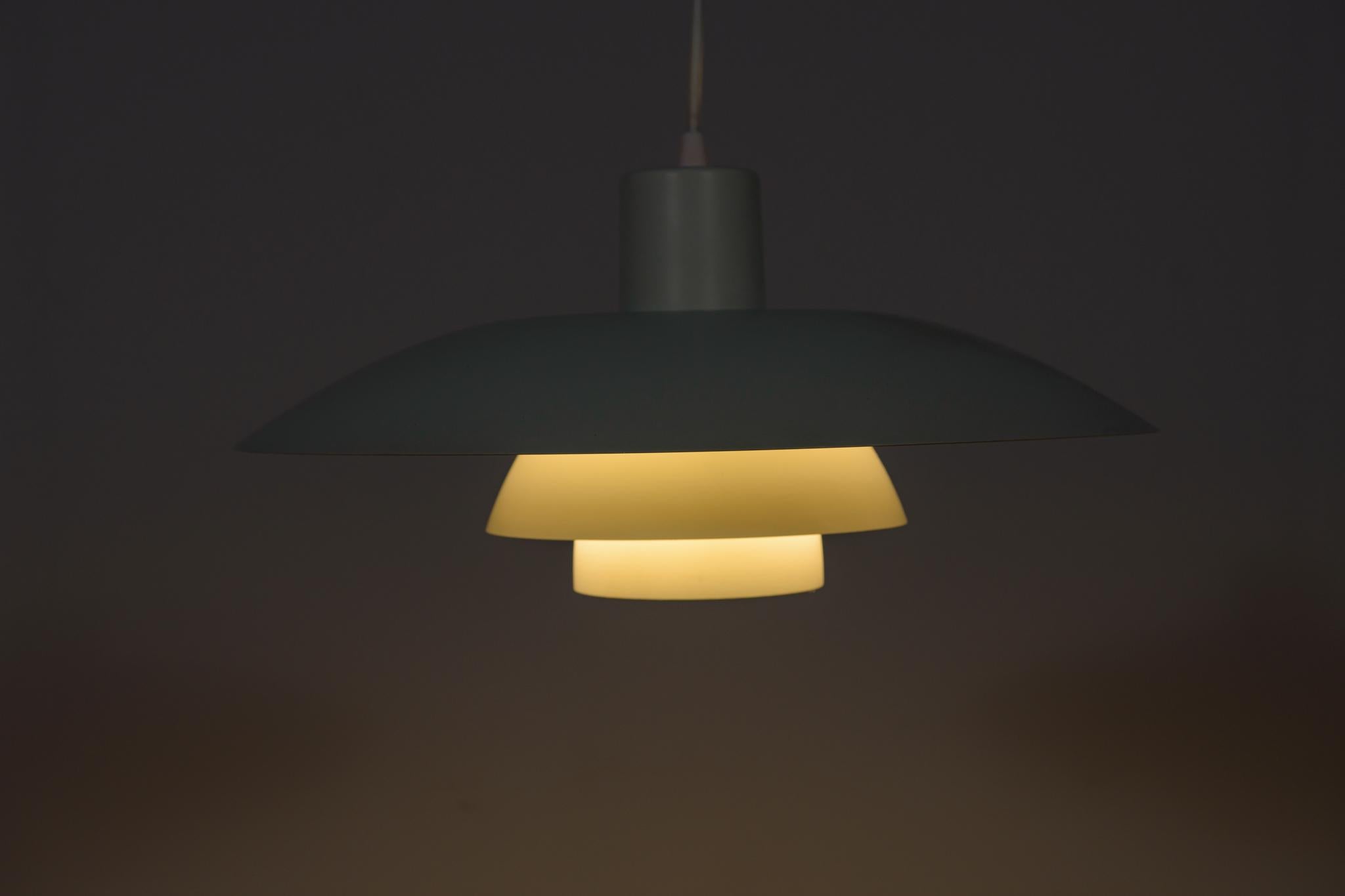 Mid-Century PH4 Pendant Lamp by Poul Henningsen for Louis Poulsen, Denmark, 1960 For Sale 5