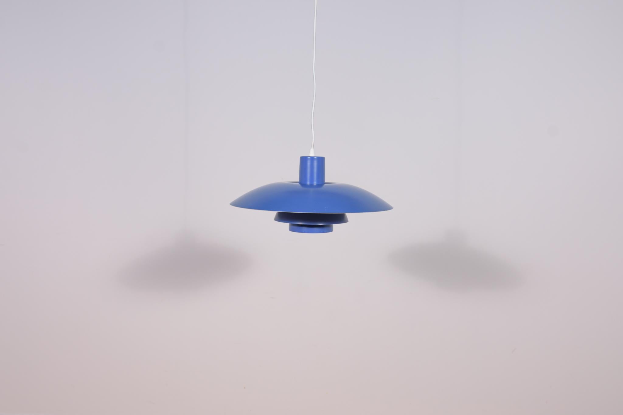 This pendant was designed by Poul Henningsen and produced by Louis Poulsen from 1966 until it was discontinued in this color in the late 1970s to early 1980s. It is made of powder-coated aluminum and is lit both downwards and from the sides. The PH