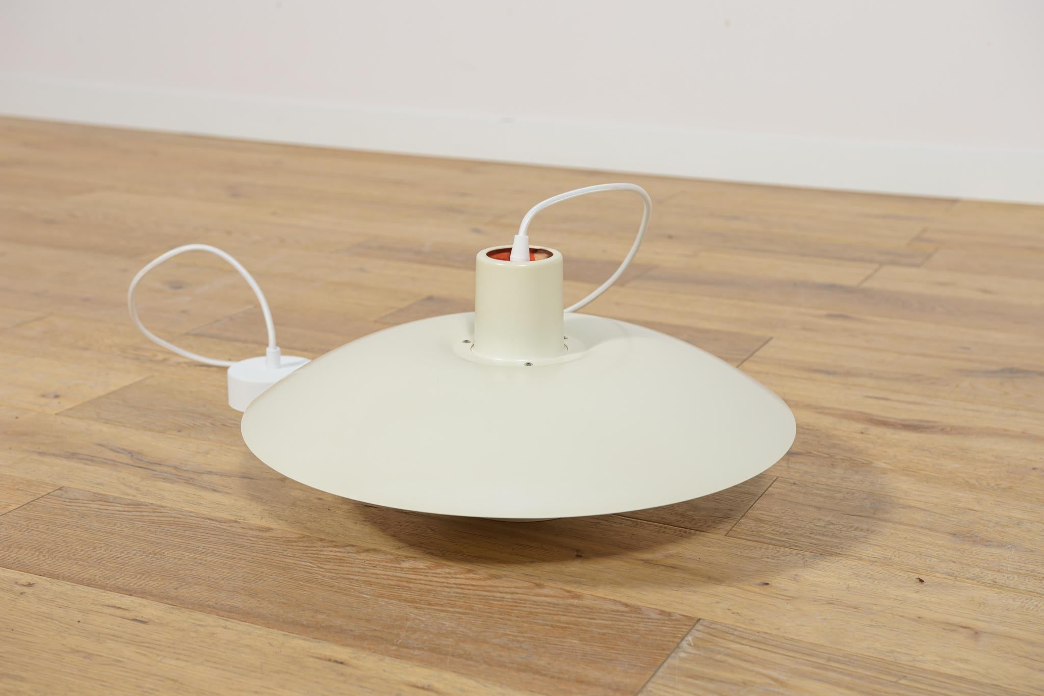 Mid-Century PH4 Pendelleuchte von Poul Henningsen für Louis Poulsen, Dänemark, 1960 (Moderne der Mitte des Jahrhunderts) im Angebot