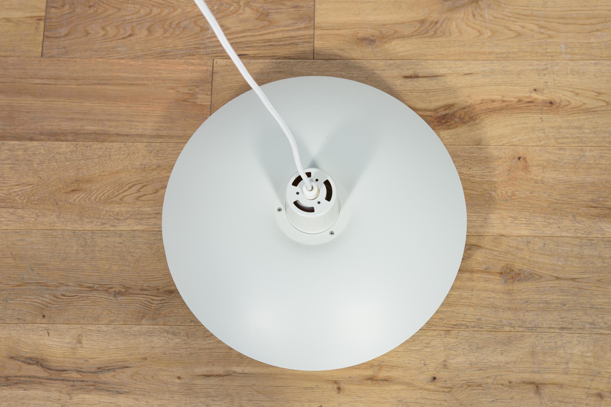 Mid-Century PH4 Pendant Lamp by Poul Henningsen for Louis Poulsen, Denmark, 1960 In Excellent Condition For Sale In GNIEZNO, 30