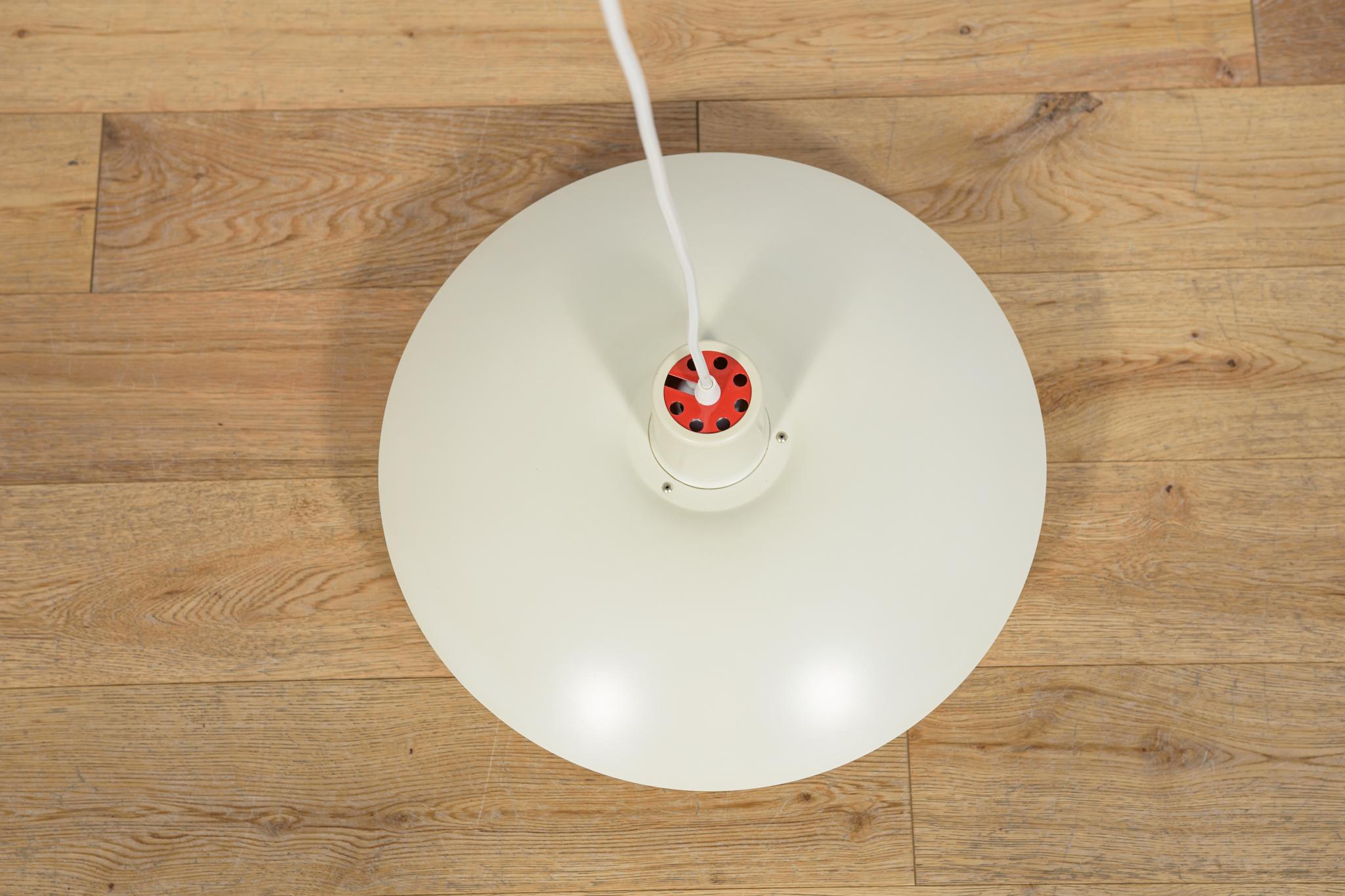 Mid-Century PH4 Pendelleuchte von Poul Henningsen für Louis Poulsen, Dänemark, 1960 im Zustand „Hervorragend“ im Angebot in GNIEZNO, 30