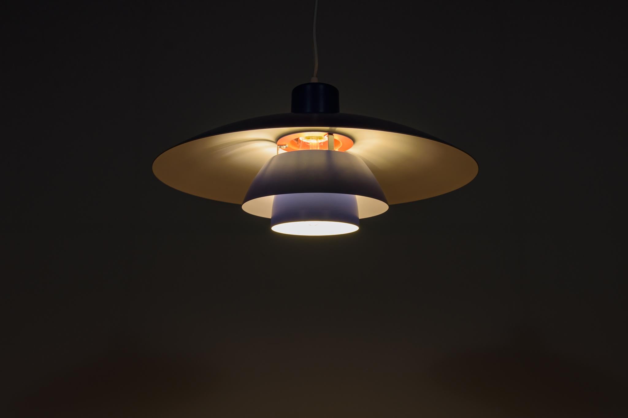 Mid-Century PH4 Pendant Lamp by Poul Henningsen for Louis Poulsen, Denmark, 1960 In Excellent Condition For Sale In GNIEZNO, 30