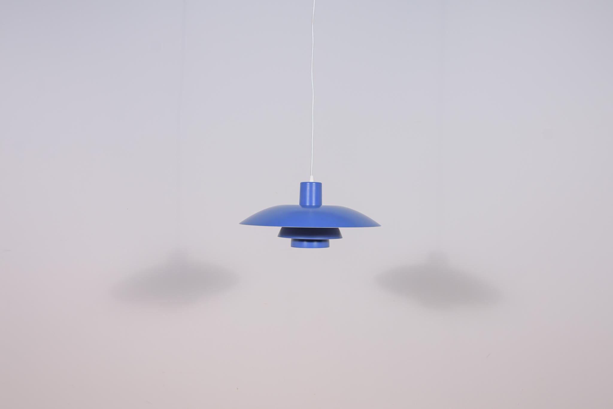 Mid-Century PH4 Pendant Lamp by Poul Henningsen for Louis Poulsen, Denmark, 1960 In Excellent Condition For Sale In GNIEZNO, 30