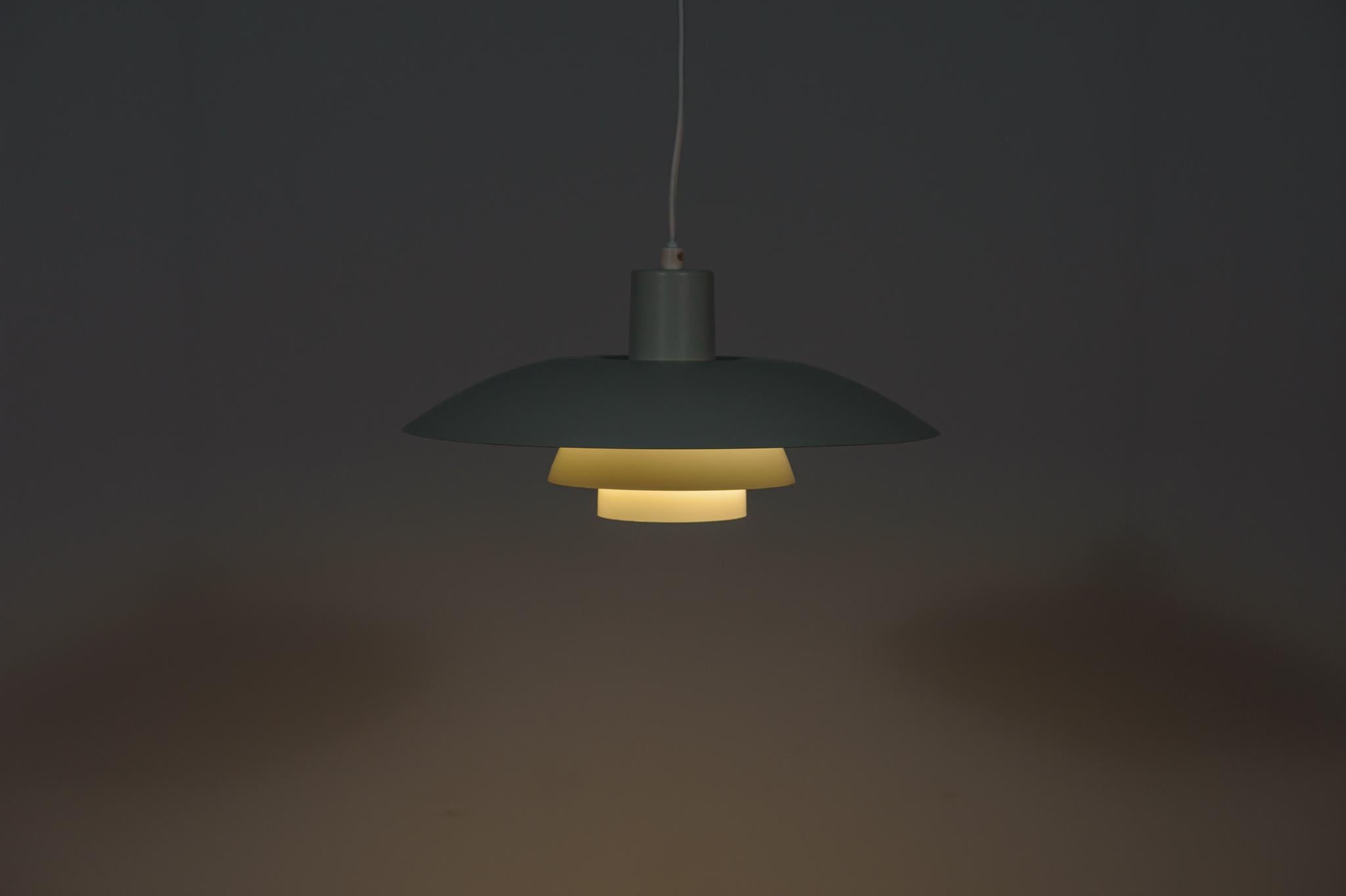 Aluminum Mid-Century PH4 Pendant Lamp by Poul Henningsen for Louis Poulsen, Denmark, 1960 For Sale