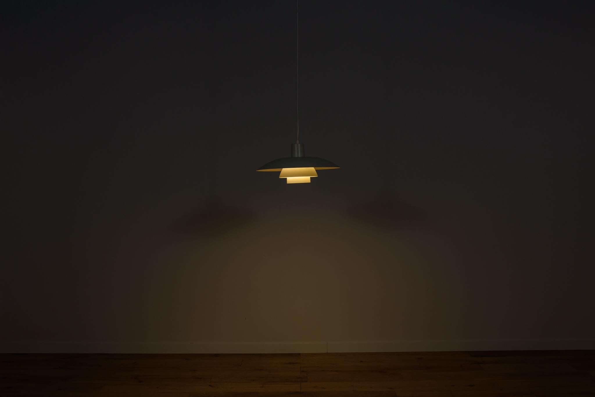 Mid-Century PH4 Pendelleuchte von Poul Henningsen für Louis Poulsen, Dänemark, 1960 im Angebot 1
