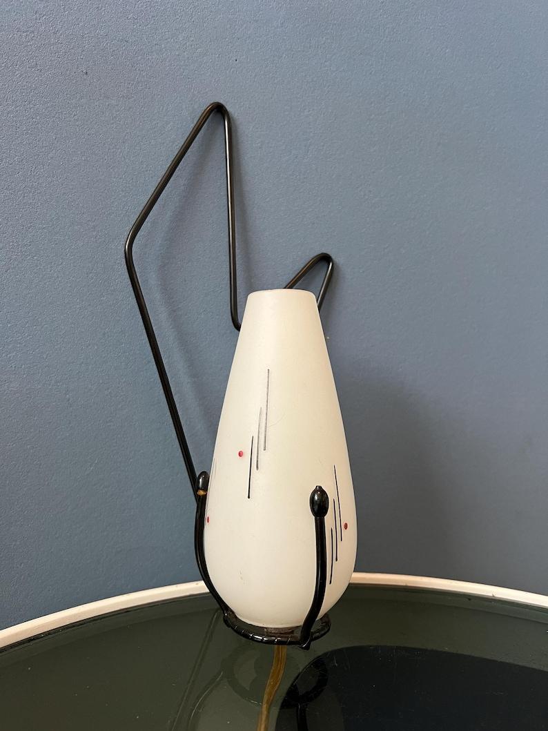 Lámpara de pared Philips de cristal opalino de mediados de siglo con marco negro, años 70 en Excelente estado para la venta en ROTTERDAM, ZH