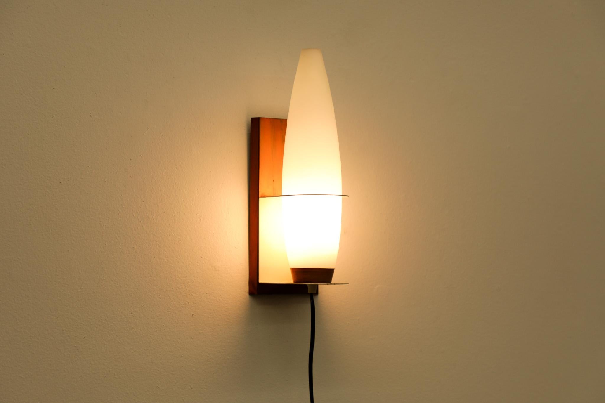 Mid-Century Modern Mid-Century Philips opaline milk glass, copper and teak wall sconce For Sale