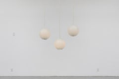 Mid-Century Philips Plexiglas Globe Pendelleuchten