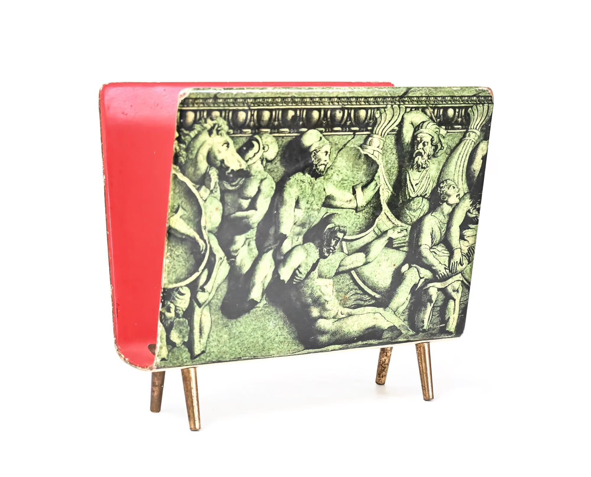 Piero Fornasetti Bassorilievo-Magazinständer aus der Mitte des Jahrhunderts im Angebot 3