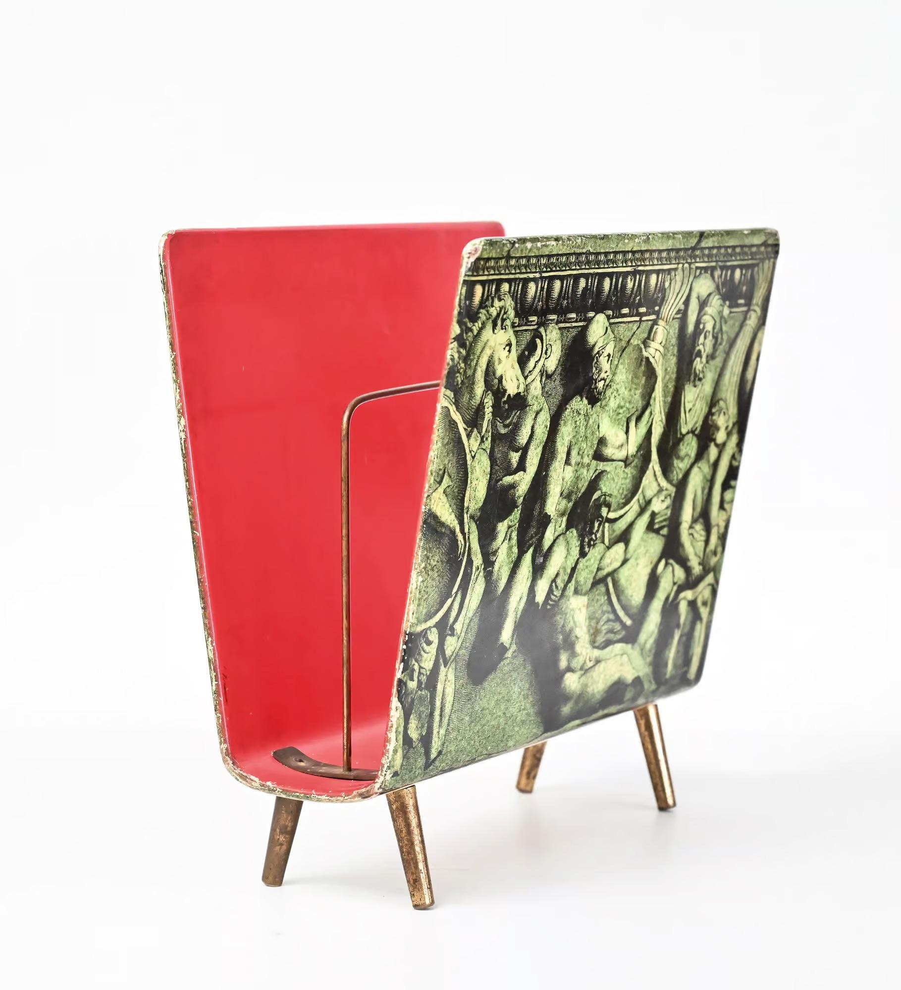 Piero Fornasetti Bassorilievo-Magazinständer aus der Mitte des Jahrhunderts im Angebot 4