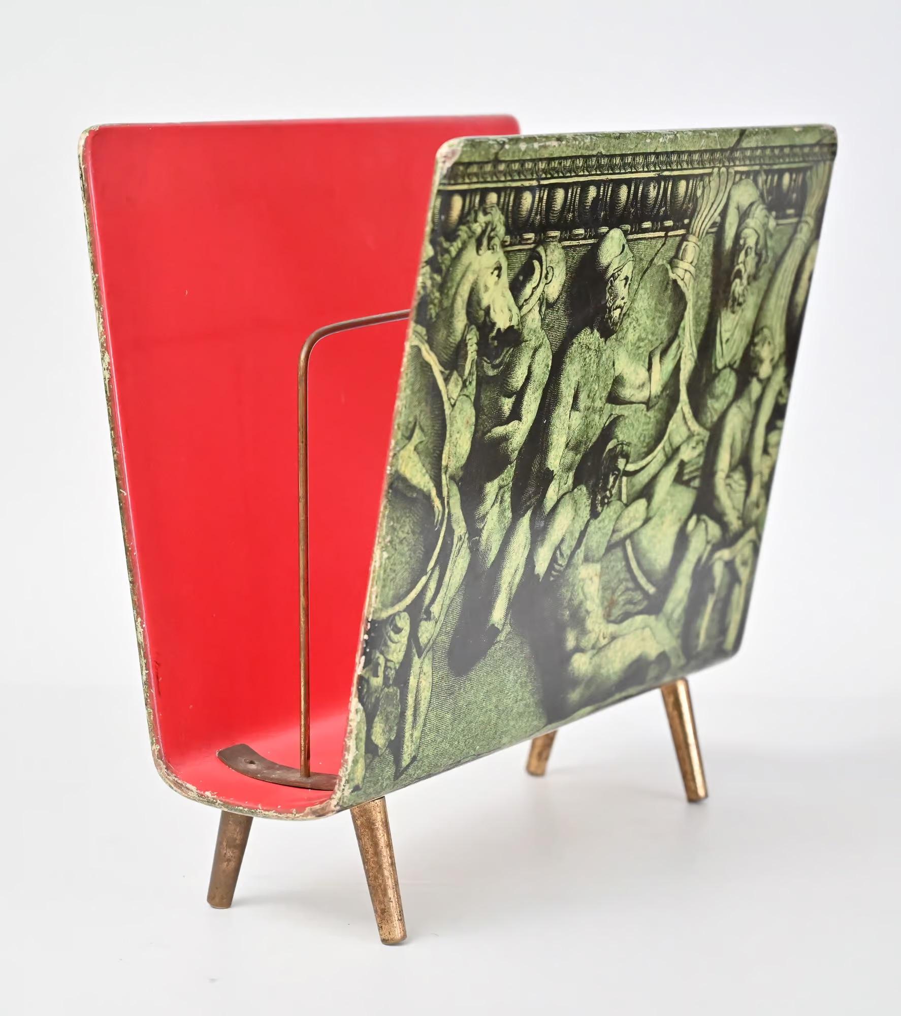 Piero Fornasetti Bassorilievo-Magazinständer aus der Mitte des Jahrhunderts im Angebot 6