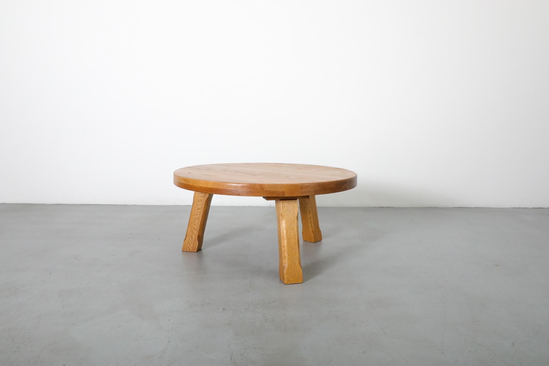Mid-Century, Pierre Chapo Inspired, Brutalist Round Oak Coffee Table In Good Condition In Los Angeles, CA