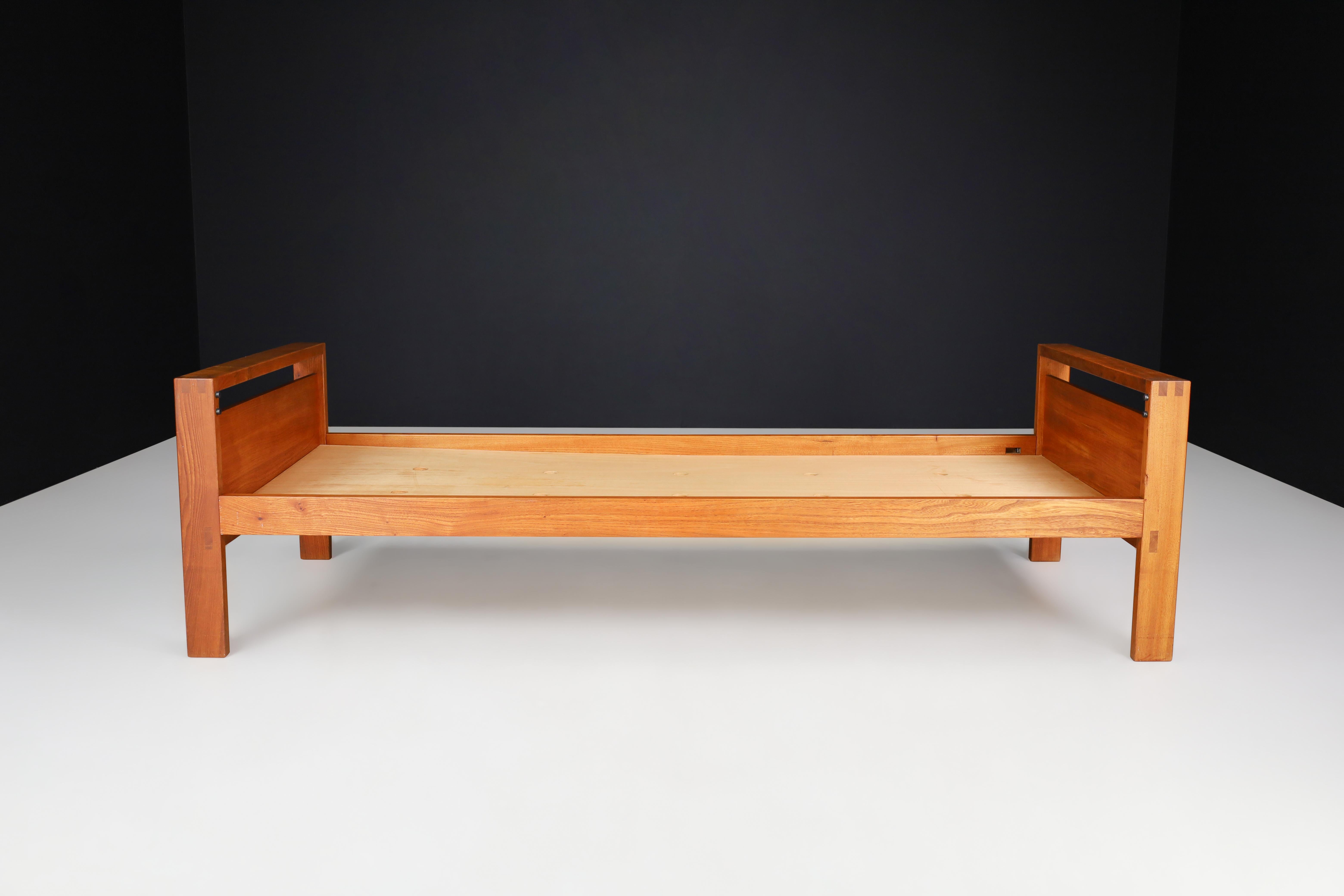Midcentury Pierre Chapo Lo6a Bed, Daybed in Solid Elm Wood, France, 1960s For Sale 4