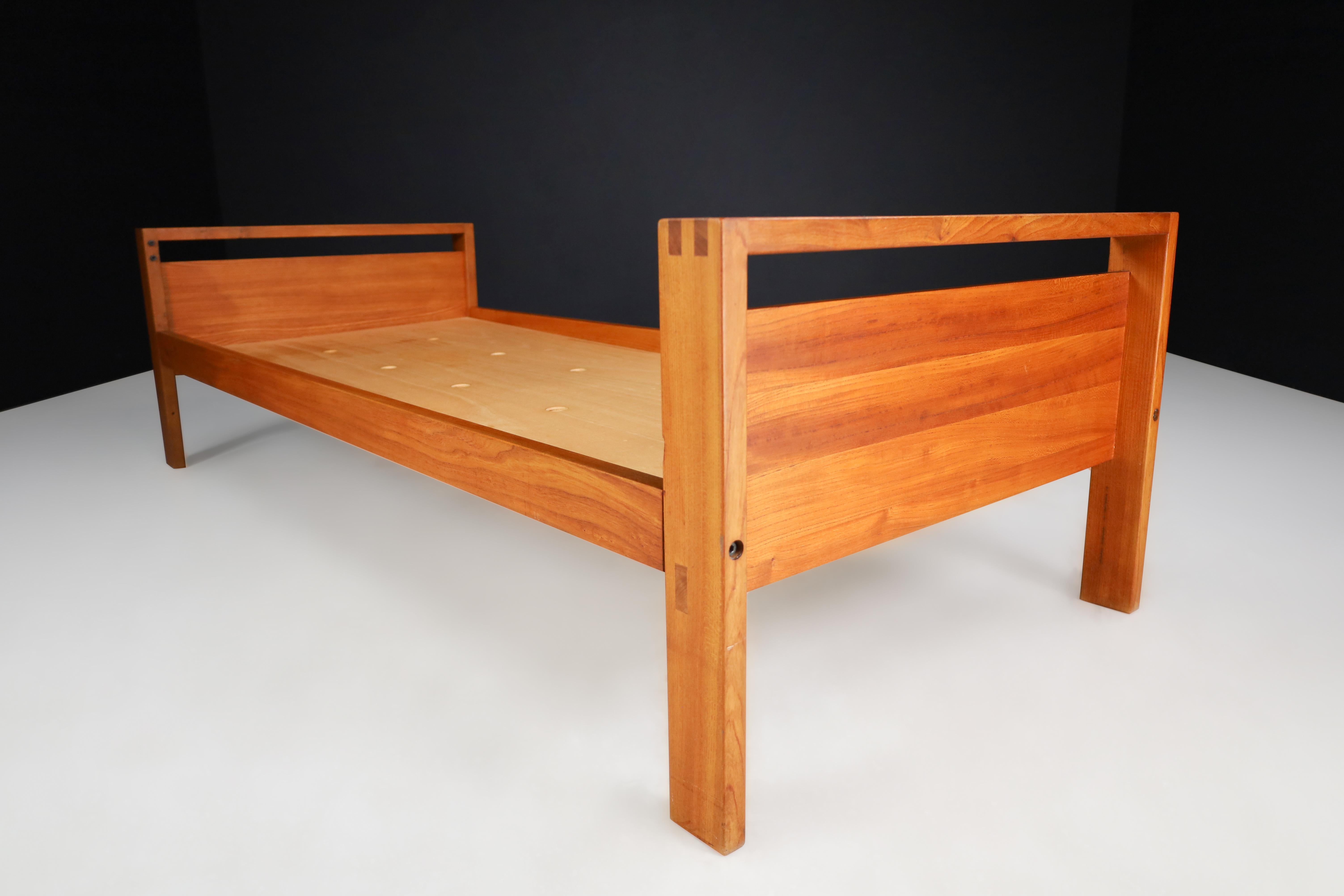 Midcentury Pierre Chapo Lo6a Bed, Daybed in Solid Elm Wood, France, 1960s For Sale 5