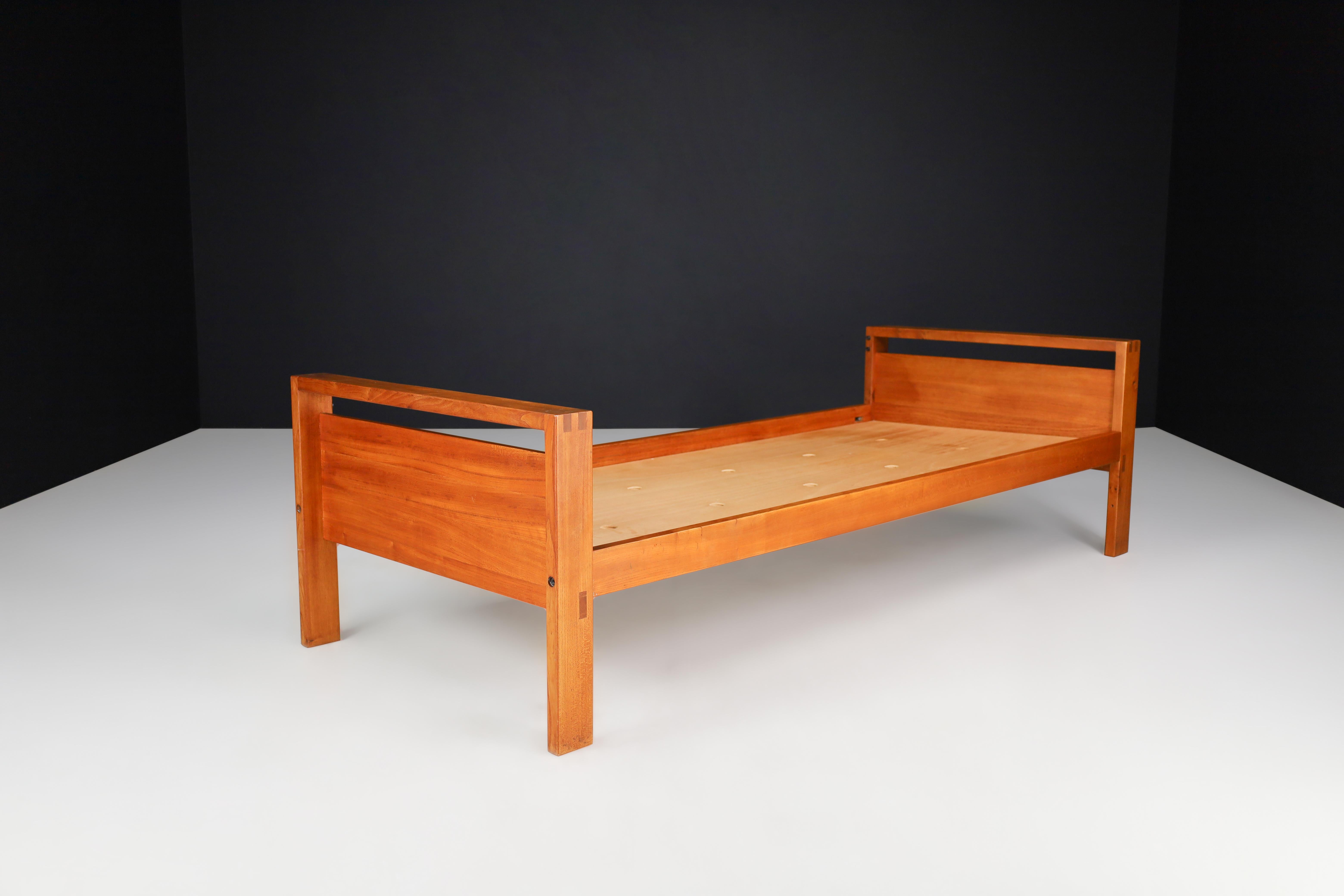 20th Century Midcentury Pierre Chapo Lo6a Bed, Daybed in Solid Elm Wood, France, 1960s For Sale