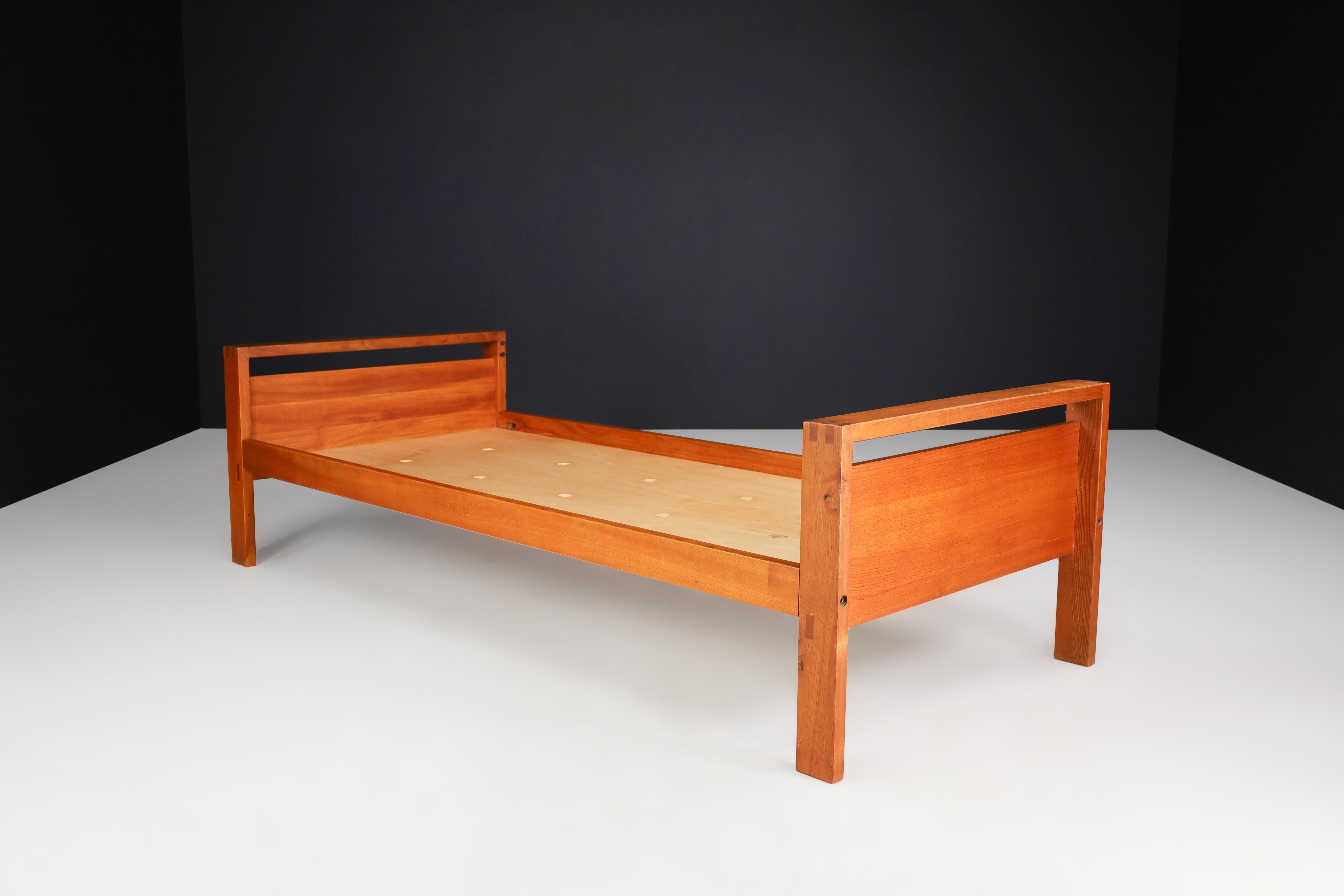 Midcentury Pierre Chapo Lo6a Bed, Daybed in Solid Elm Wood, France, 1960s For Sale 1
