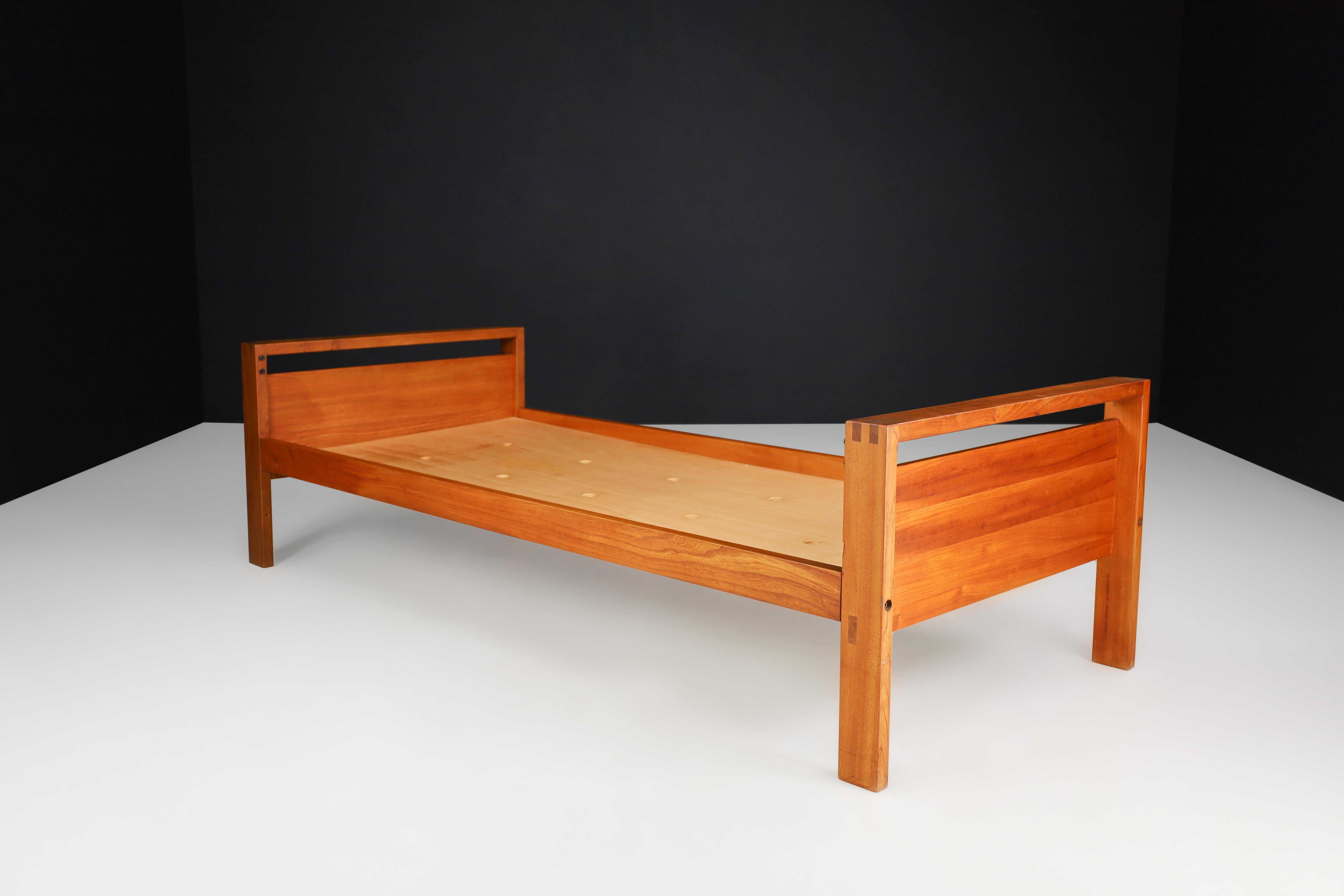 Midcentury Pierre Chapo Lo6a Bed, Daybed in Solid Elm Wood, France, 1960s For Sale 2