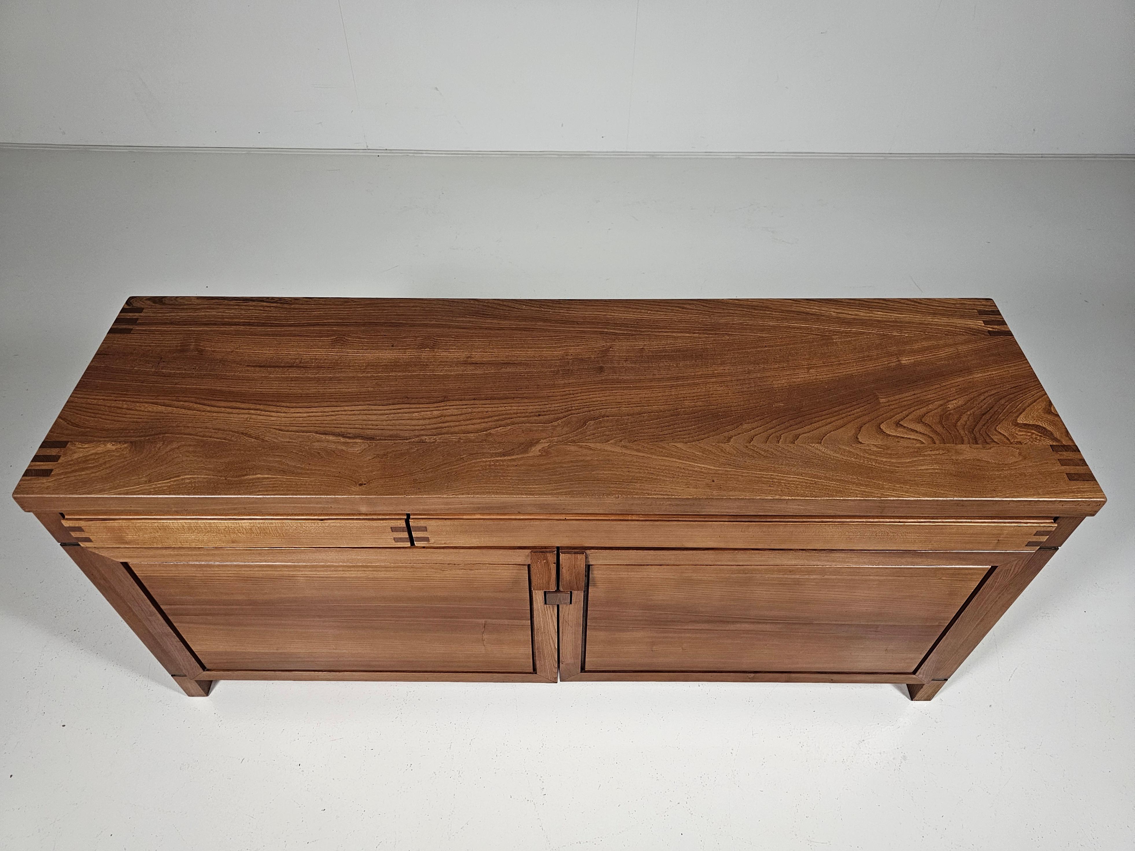 Mid-Century Pierre Chapo R08 Sideboard in Solid Elm, 1960s In Good Condition In amstelveen, NL