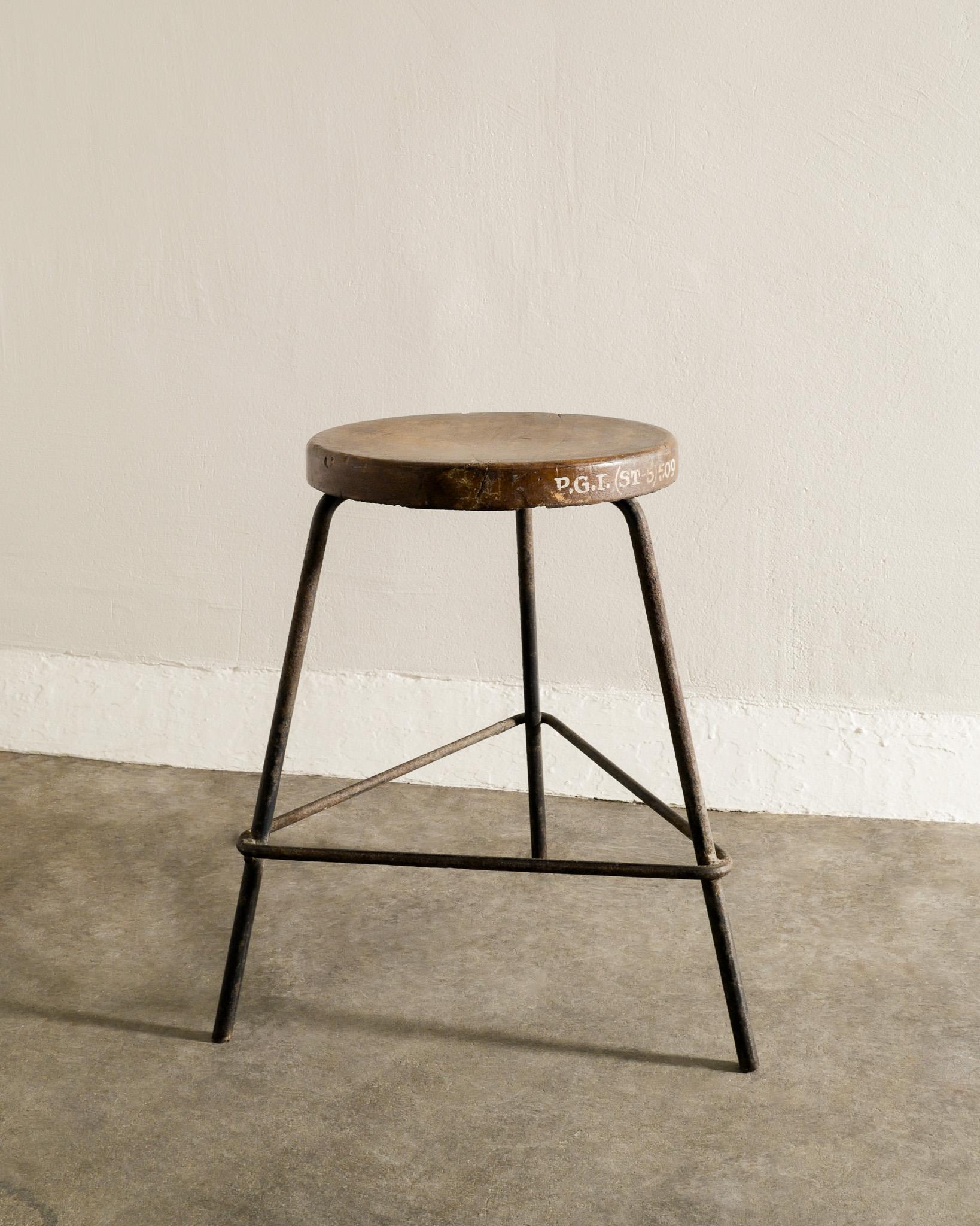 Rare mid century low / bar stool in teak and iron by Pierre Jeanneret produced for Chandigarh, India 1950s. In good original condition with a nice lettering on the side of the seat. 

Dimensions: H: 48 cm / 18.90
