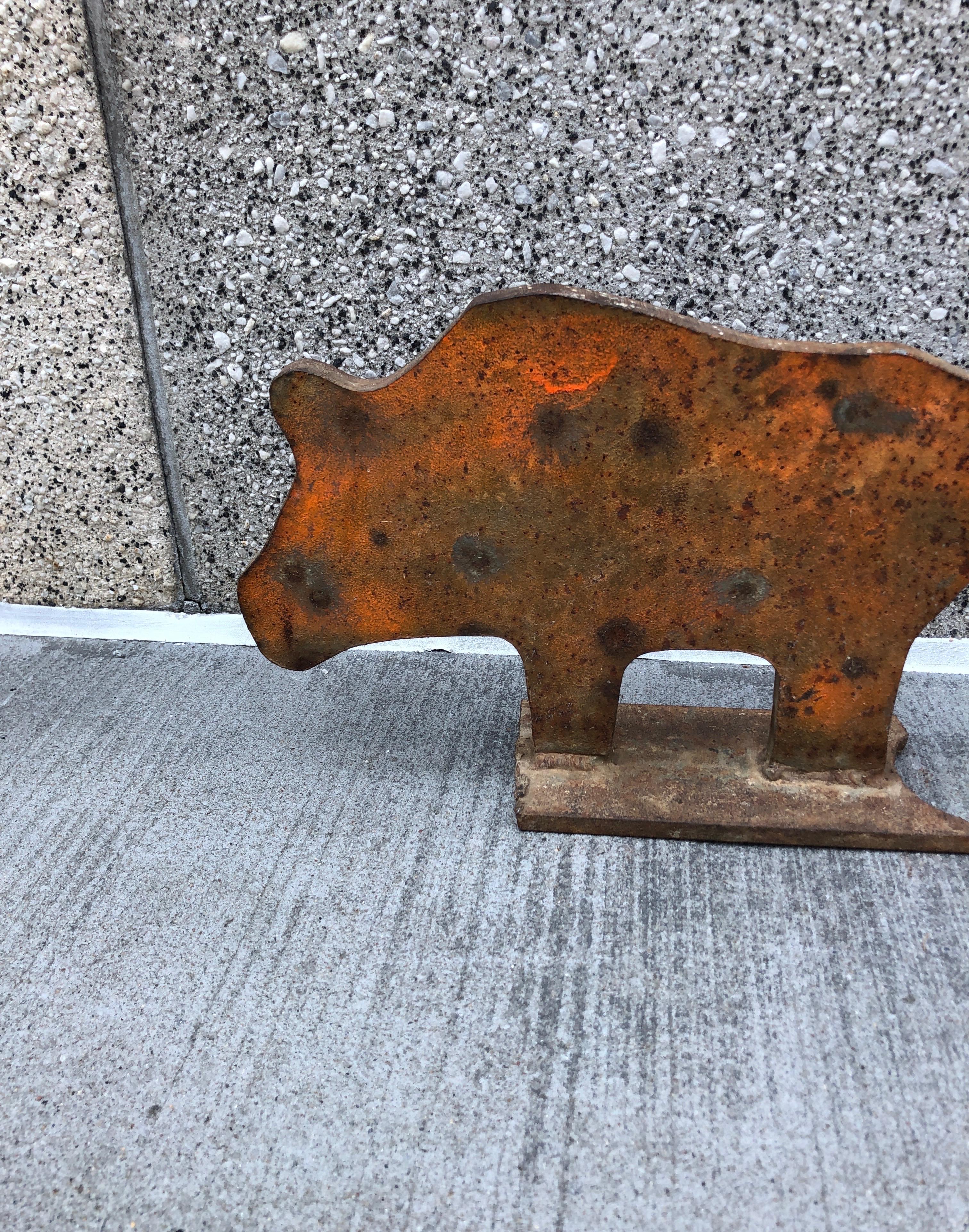 Grattoir à bottes en forme de porc en fer du milieu du siècle dernier en vente 2
