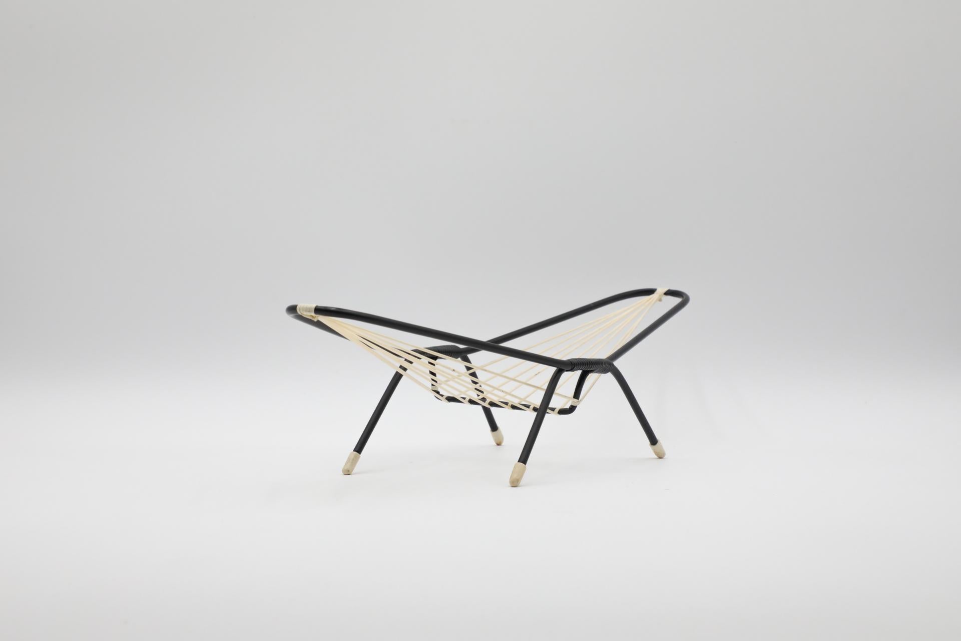Mid-Century Pilastro Style Black Enameled Wire Cat's Eye Shaped Fruit Basket In Good Condition In Los Angeles, CA