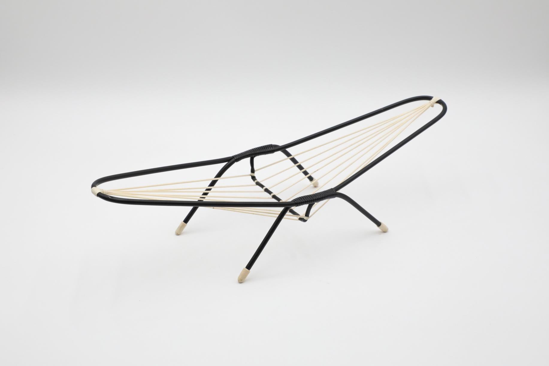 20th Century Mid-Century Pilastro Style Black Enameled Wire Cat's Eye Shaped Fruit Basket