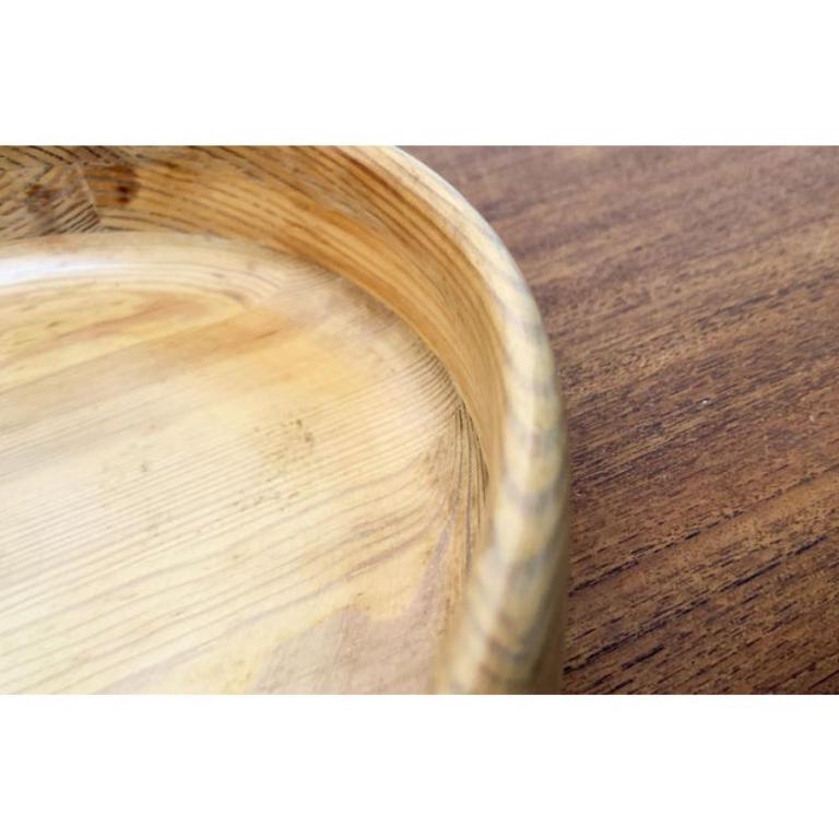 Kiefernholzschale aus der Jahrhundertmitte von Karl Holmberg AB, Schweden, 1960er Jahre (Holz) im Angebot