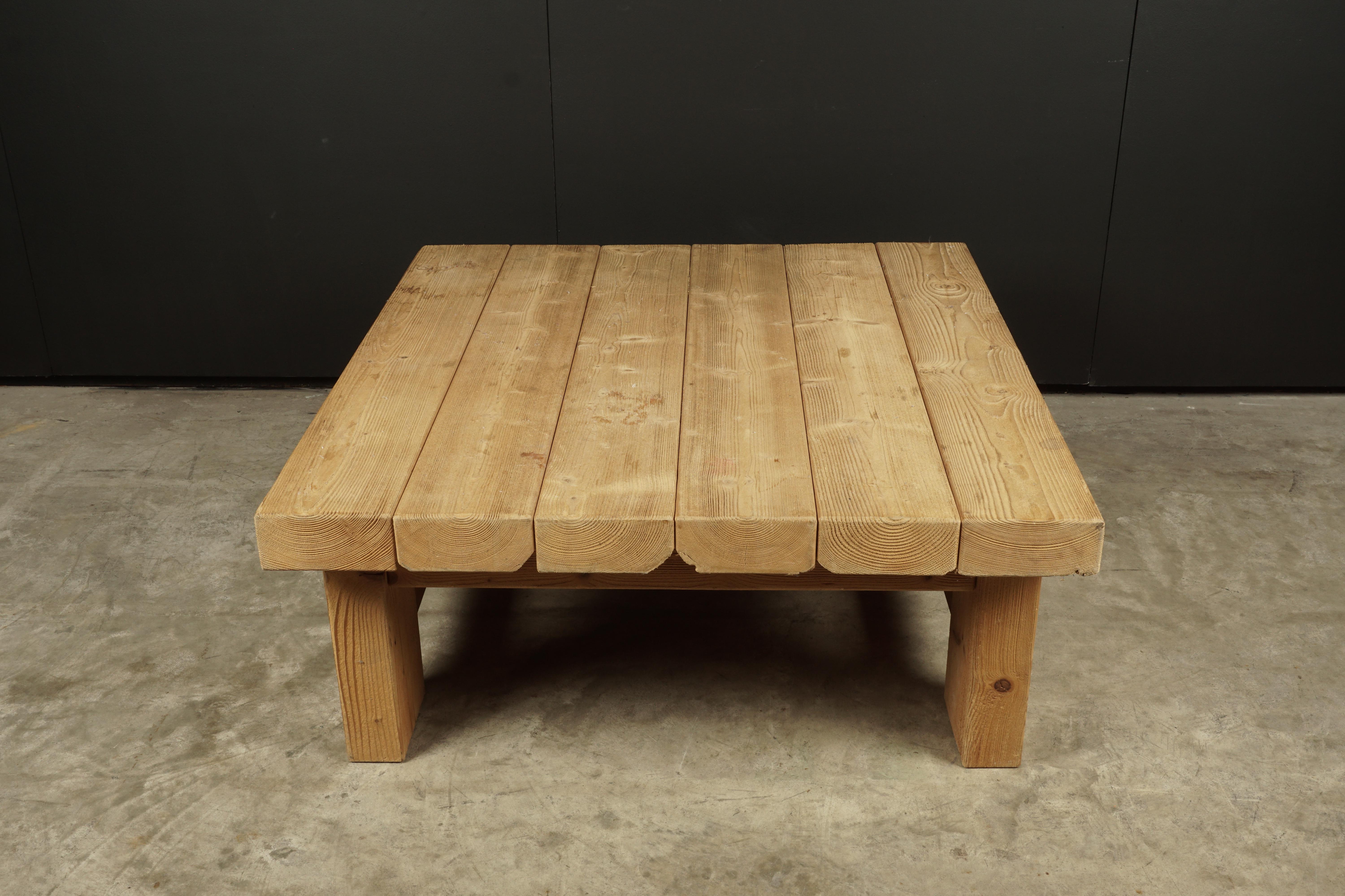 Rare midcentury pine coffee table designed by Jens Lyngsøe, Denmark, circa 1980. Solid Pomeranian pinewood. Retailed by Anton Dam in the 1980s. Two pieces.

 