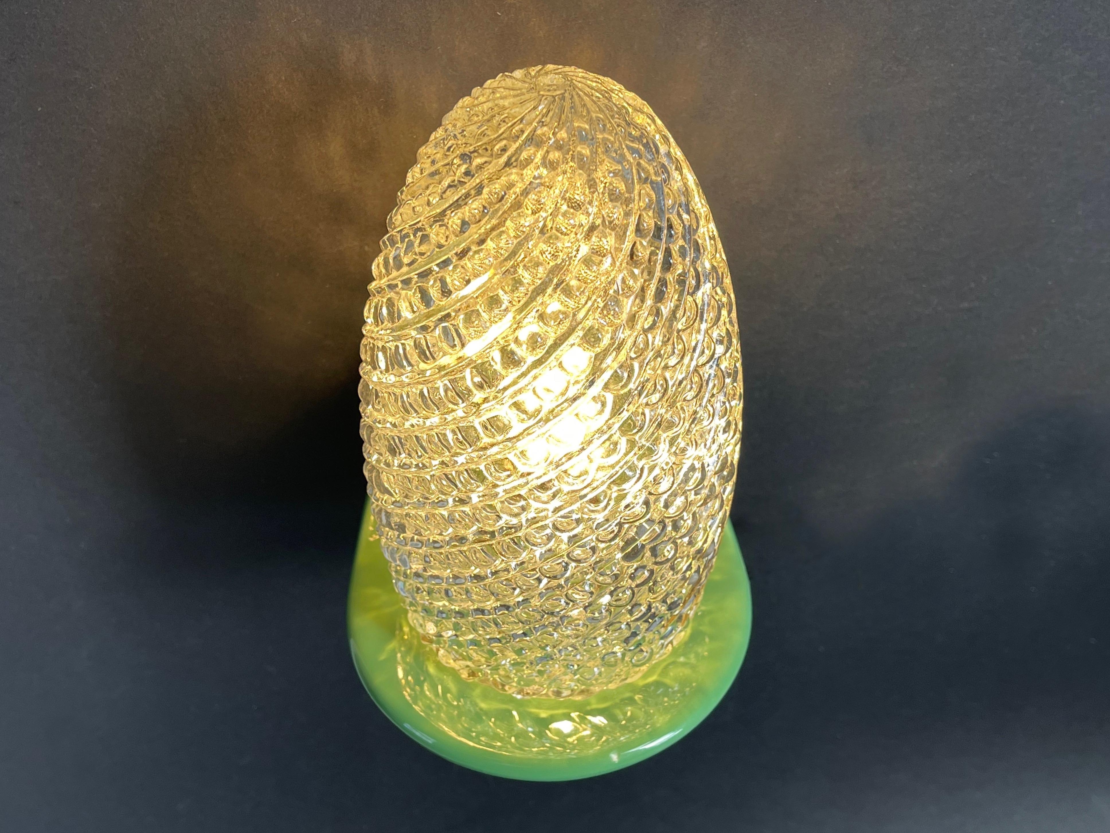 Tedesco Sconce in vetro a bolle di cono di pino di metà secolo, lampada da parete con base alla menta, anni '70, Germania in vendita