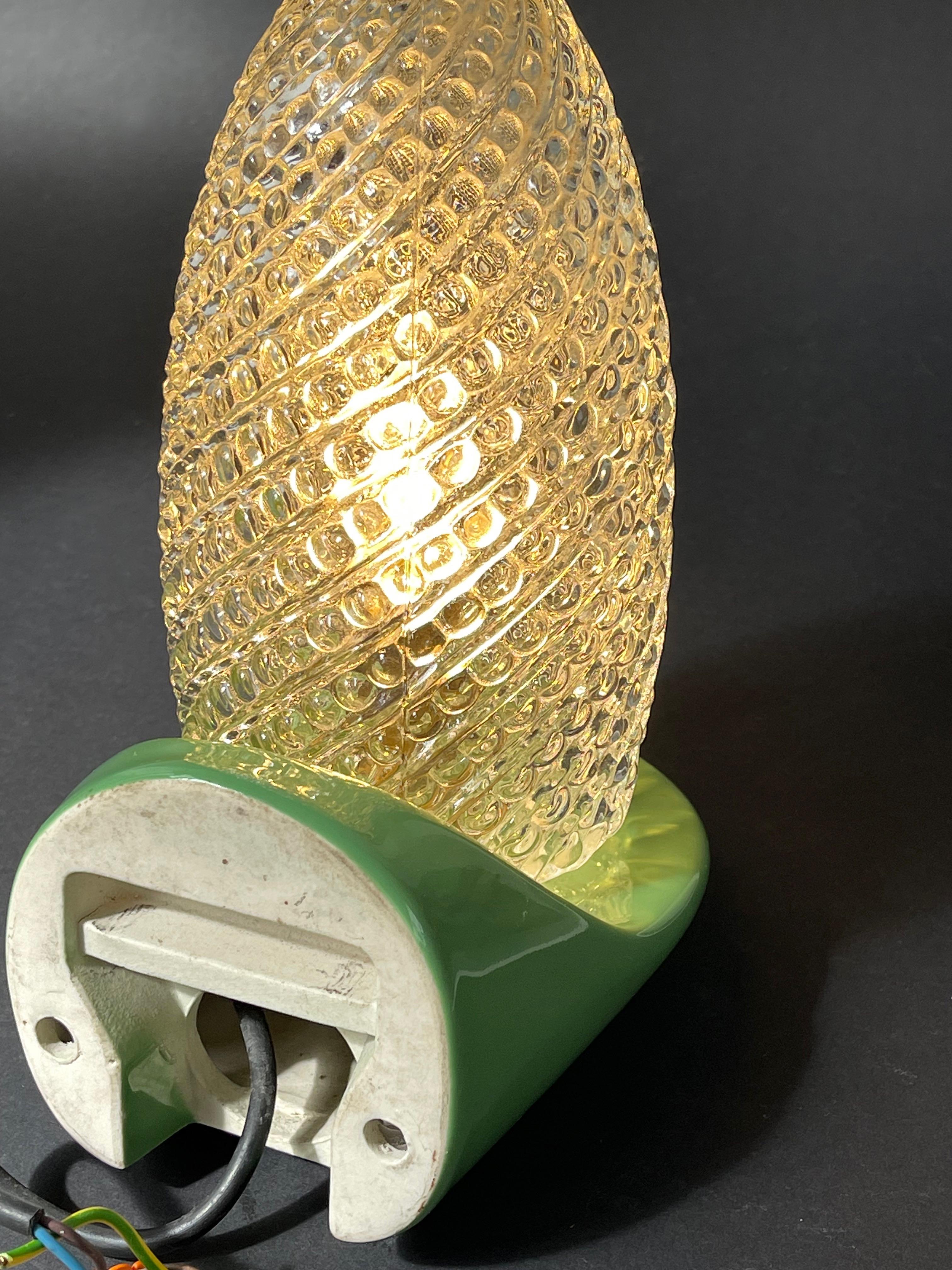 Sconce in vetro a bolle di cono di pino di metà secolo, lampada da parete con base alla menta, anni '70, Germania in vendita 1