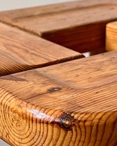 Tabouret en pin du milieu du siècle par Olof Ottelin