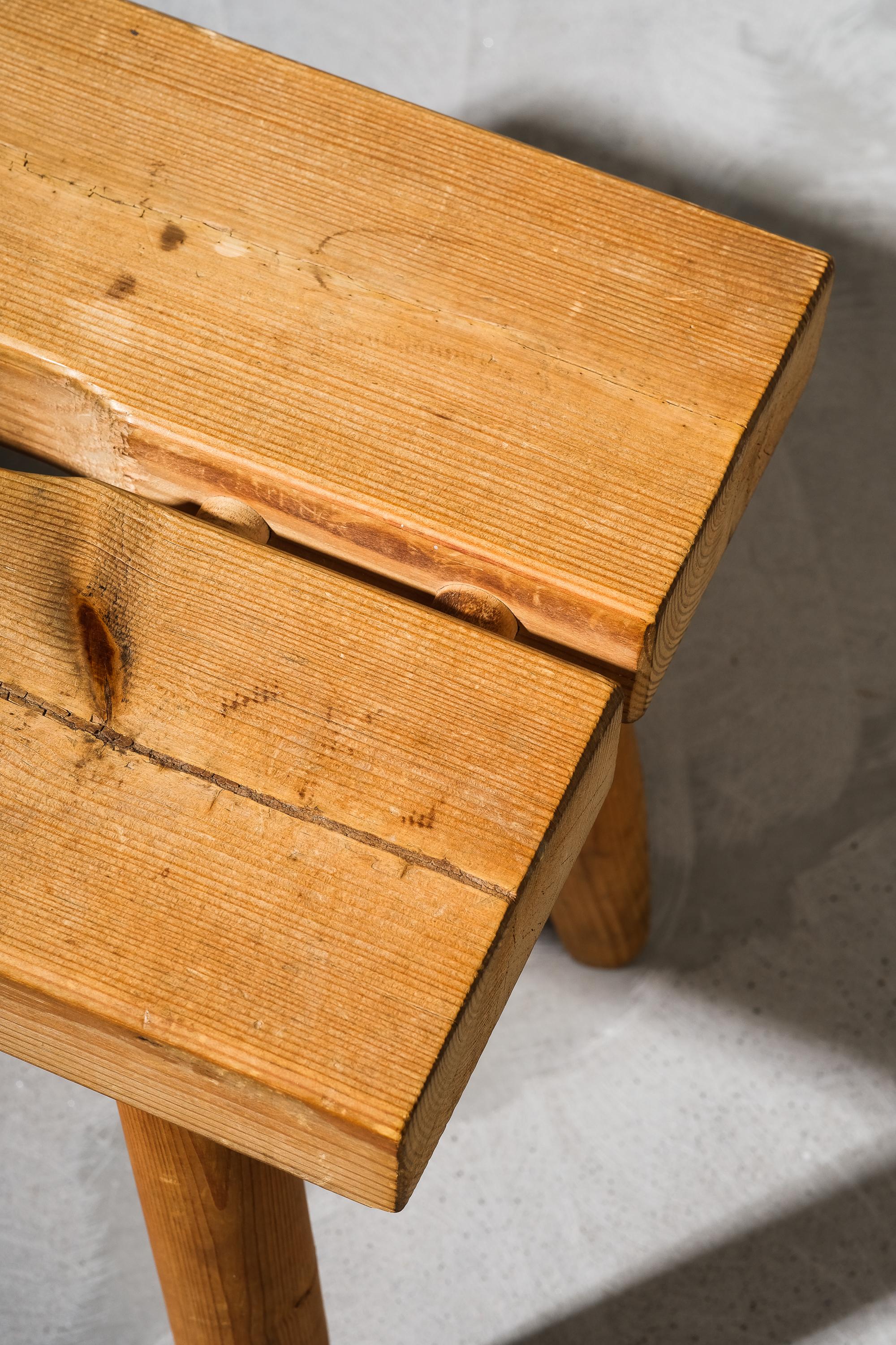 Hocker aus Kiefernholz aus der Jahrhundertmitte, Finnland, 1960er Jahre (Skandinavische Moderne) im Angebot