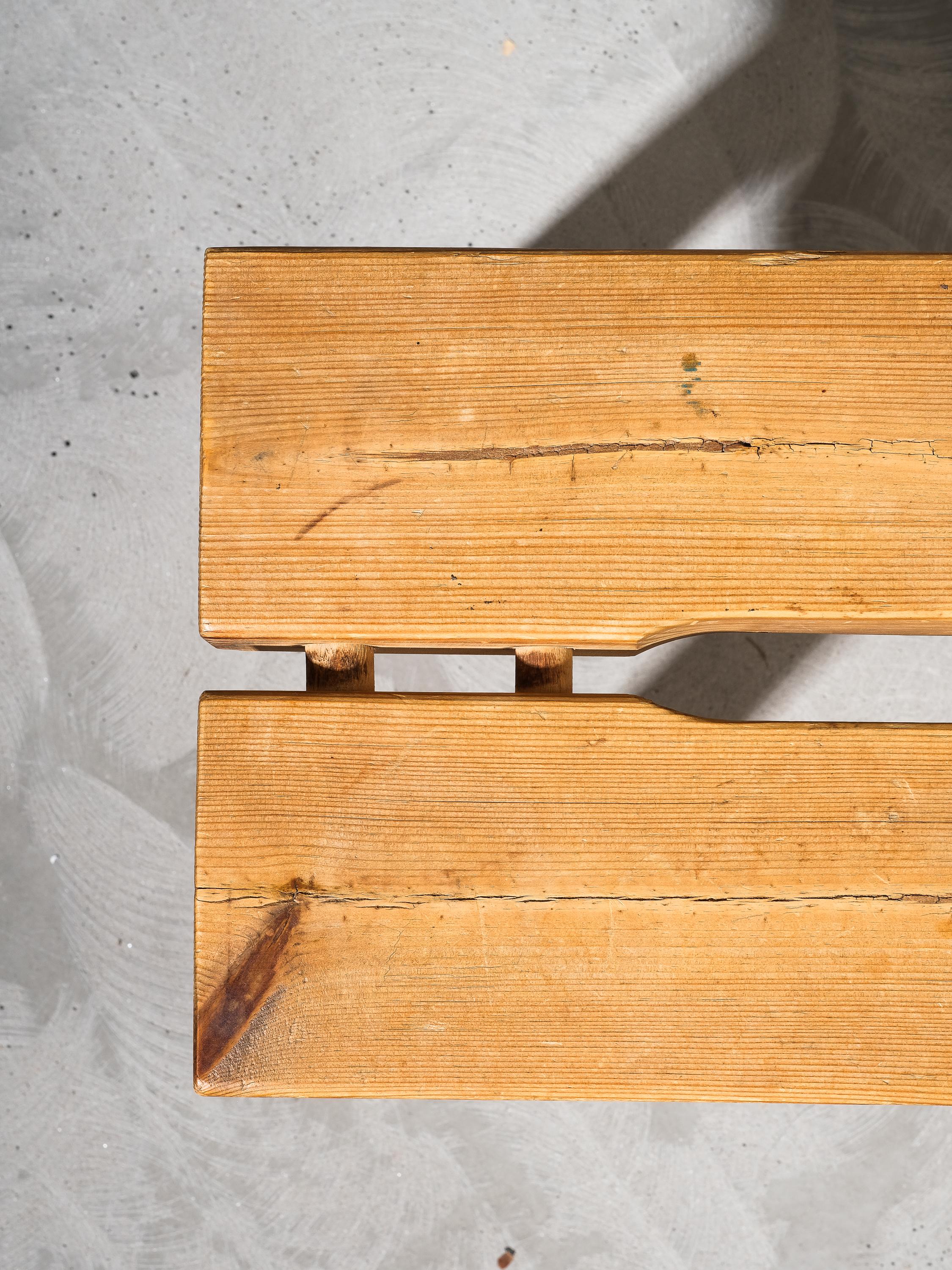 Hocker aus Kiefernholz aus der Jahrhundertmitte, Finnland, 1960er Jahre (Finnisch) im Angebot
