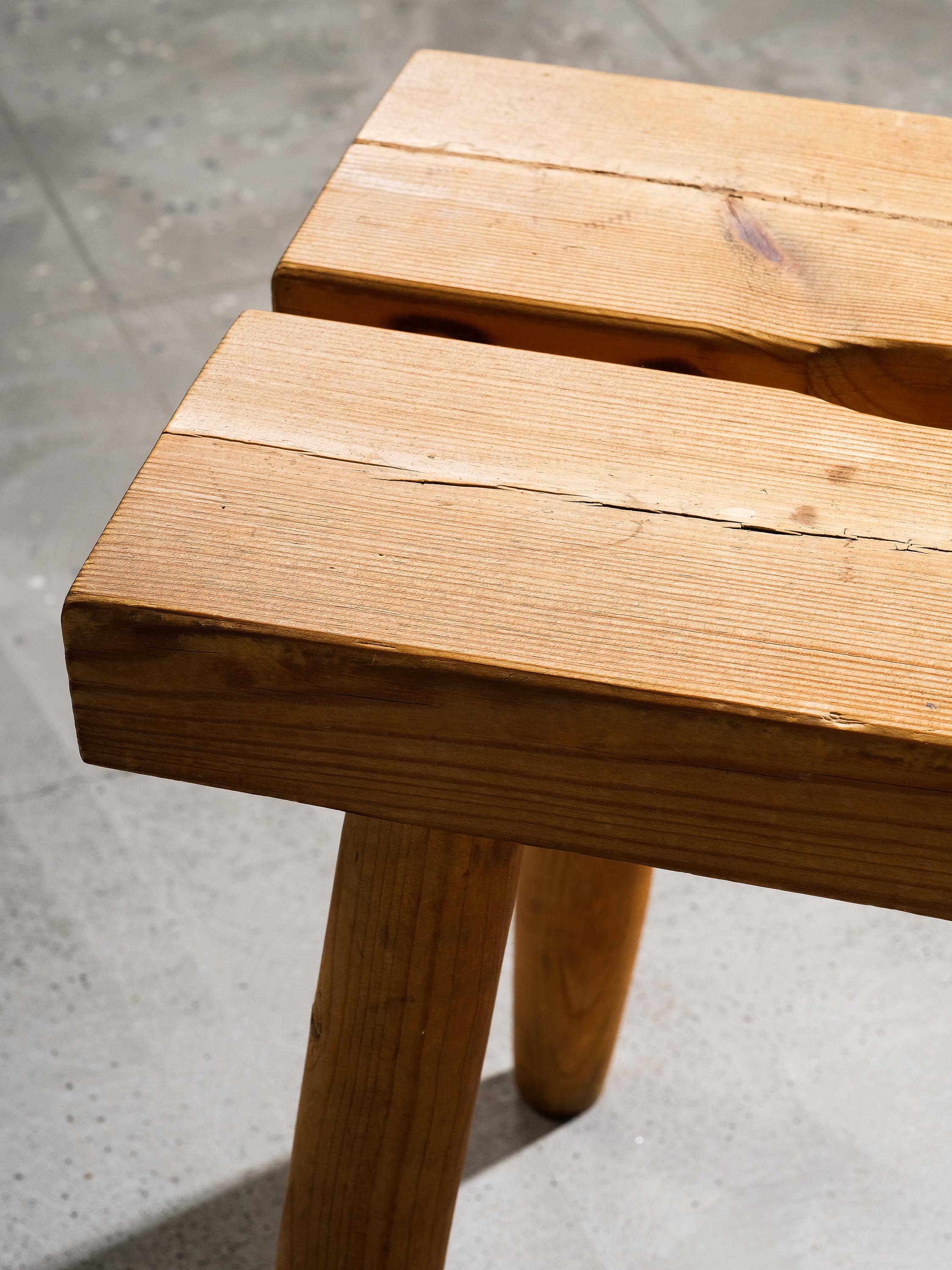 Hocker aus Kiefernholz aus der Jahrhundertmitte, Finnland, 1960er Jahre im Angebot 3