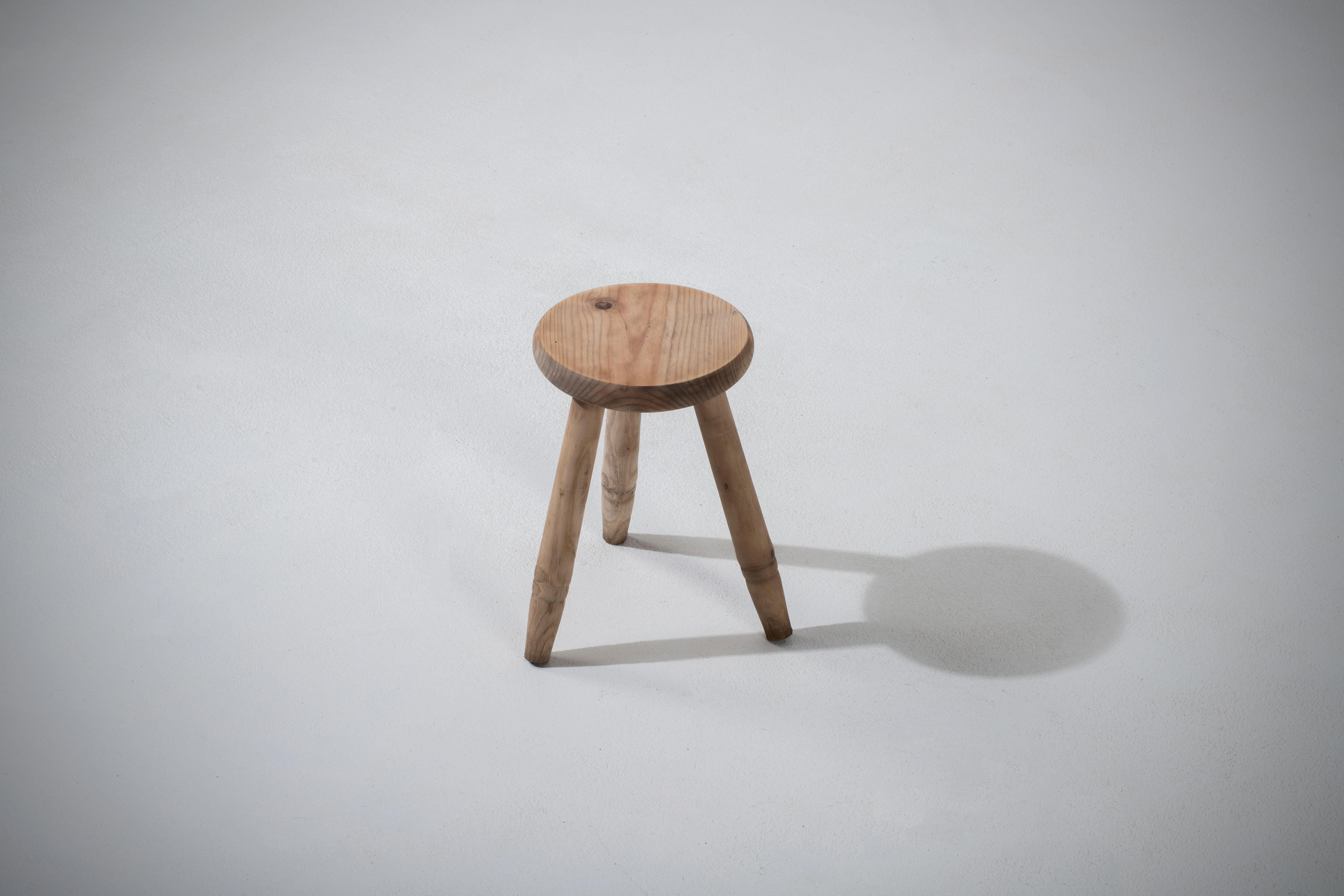 Midcentury Pine Stool with Tapered Legs, 1960s, France In Good Condition For Sale In Wiesbaden, DE