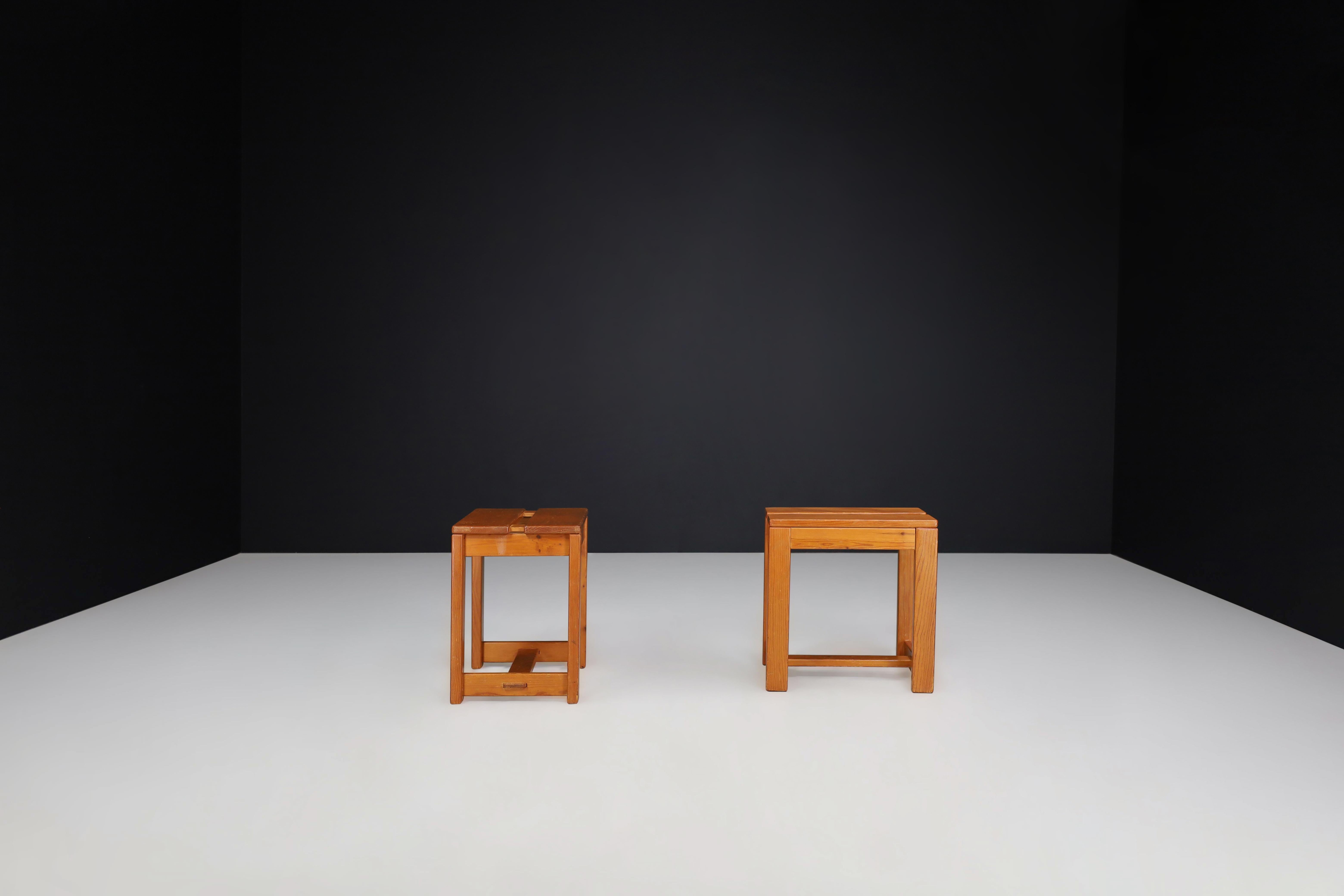 Midcentury Pine Stools in the Style off Charlotte Perriand, France, 1960s In Good Condition For Sale In Almelo, NL