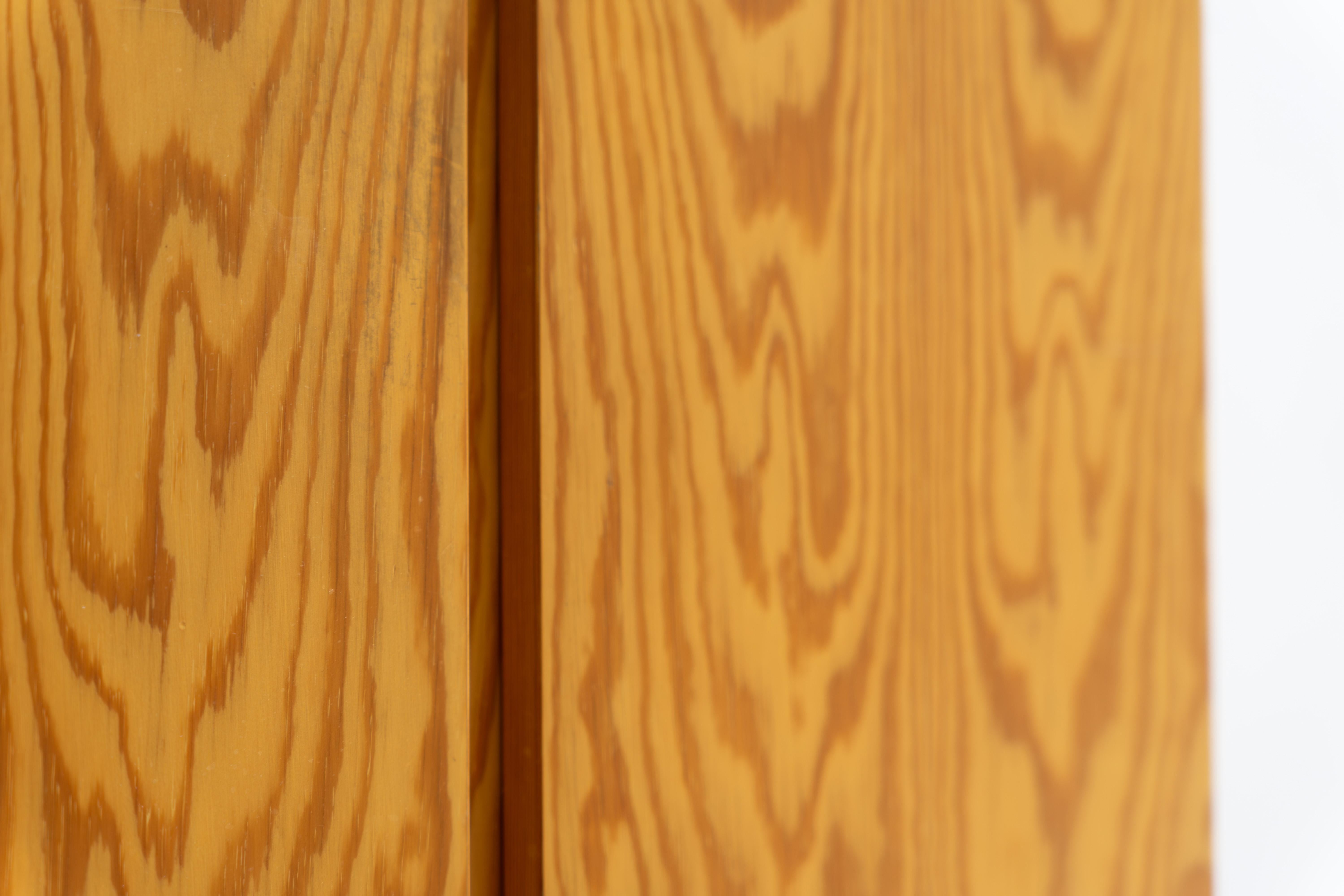 Armoire à chaussures en bois de pin du milieu du siècle, 1970 en vente 7