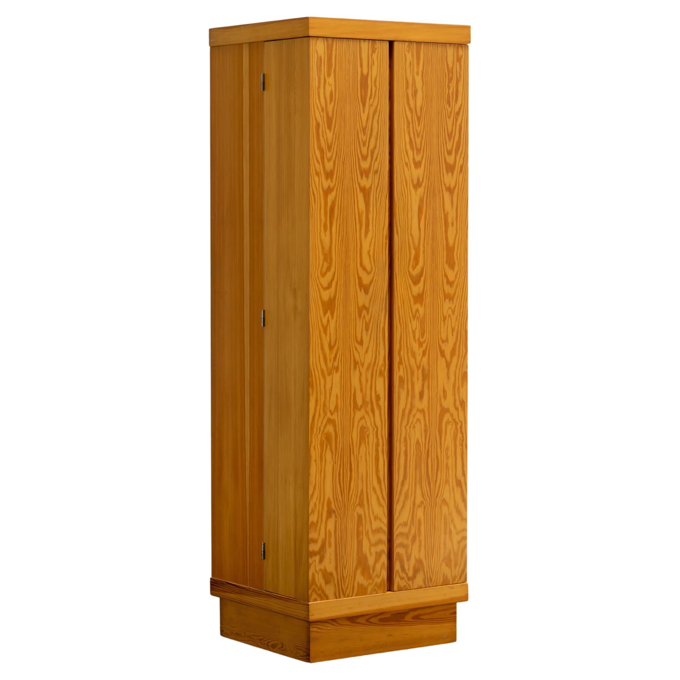 Armoire à chaussures en bois de pin du milieu du siècle, 1970 en vente