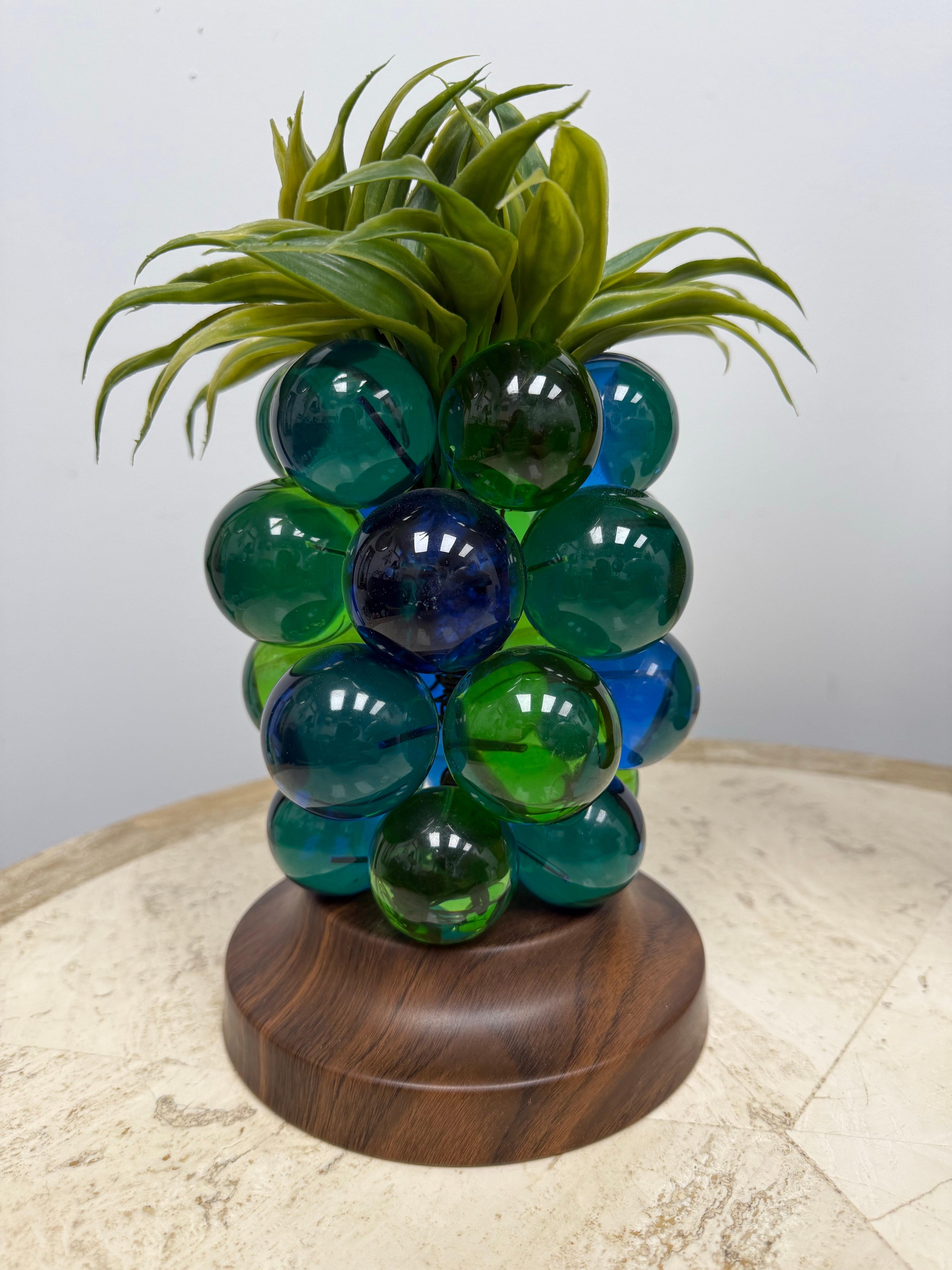 Mid-century Ananas Lucite Ball Cluster Objekt (amerikanisch) im Angebot