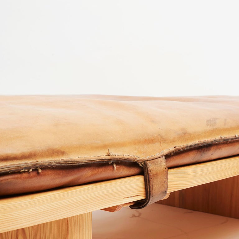 Midcentury Pinewood Daybed with Vintage Leather Gymnastics Mat at 1stDibs