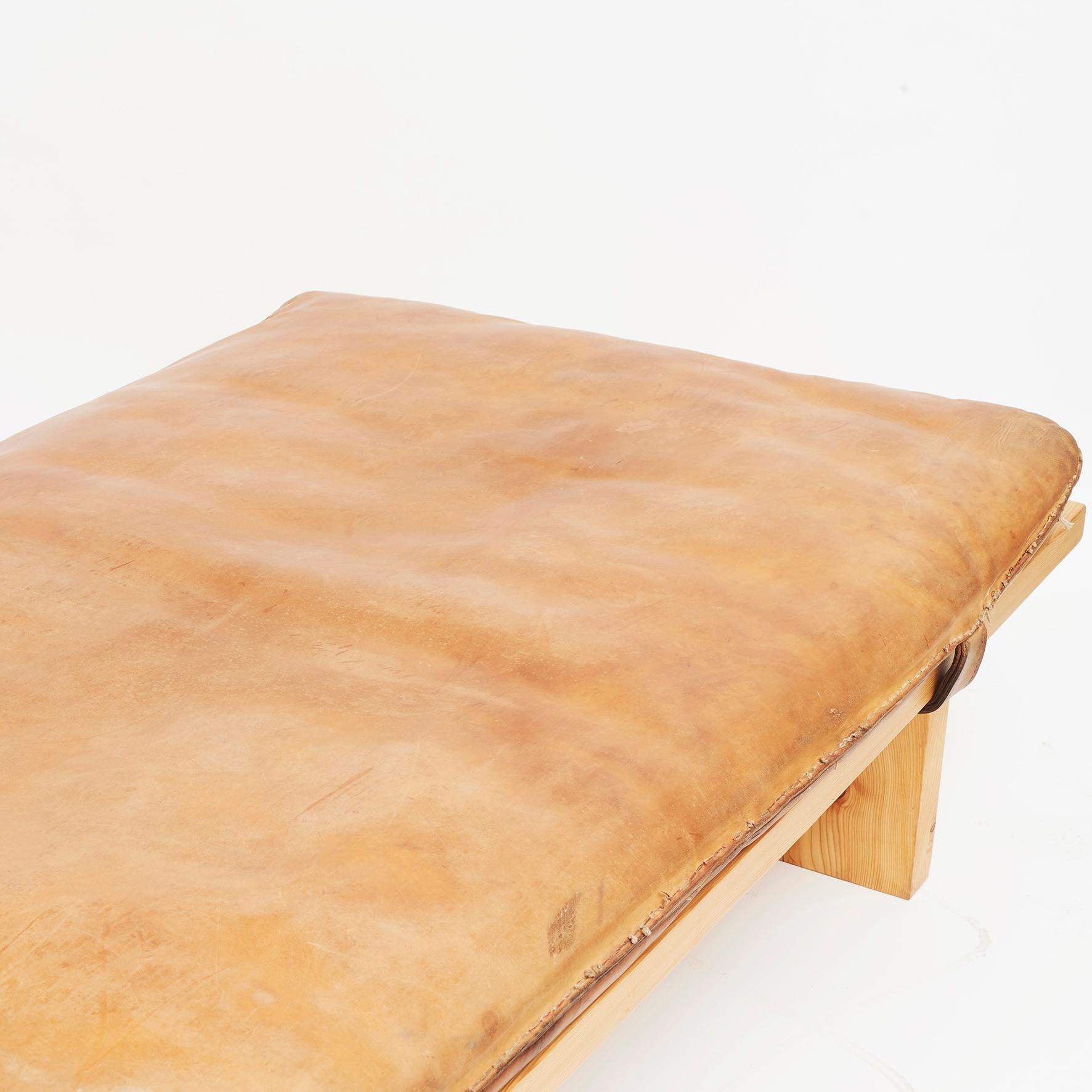 Mid-Century Modern Midcentury Pinewood Daybed with Vintage Leather Gymnastics Mat