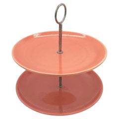 Soporte de cerámica de dos pisos para postres «Mid-Century Pink», de Bauer Pottery