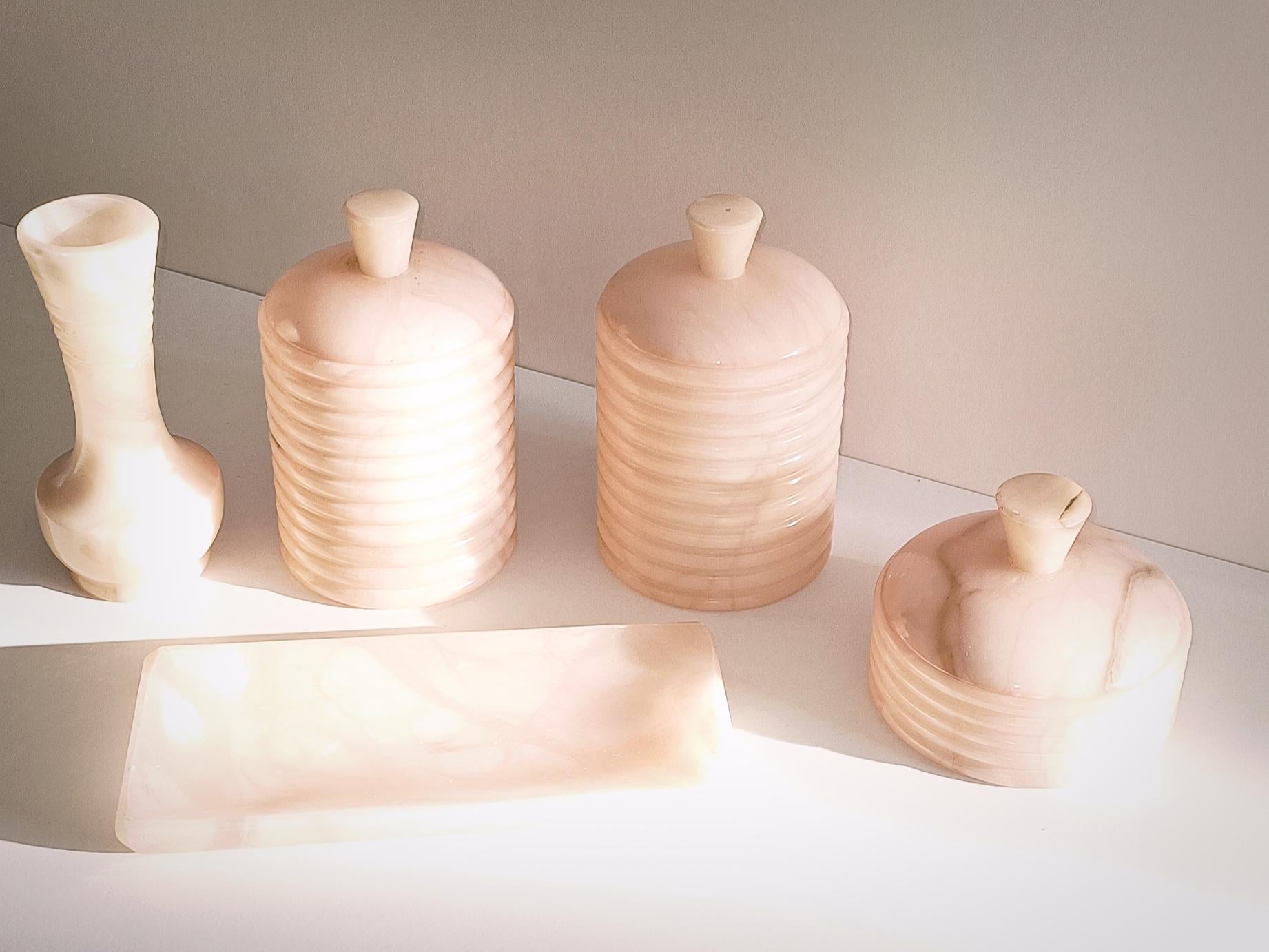 Mid Century Pink Alabaster Vanity or Bathroom Set, Handmade in Spain ci. 1960s In Good Condition For Sale In Valencia, VC